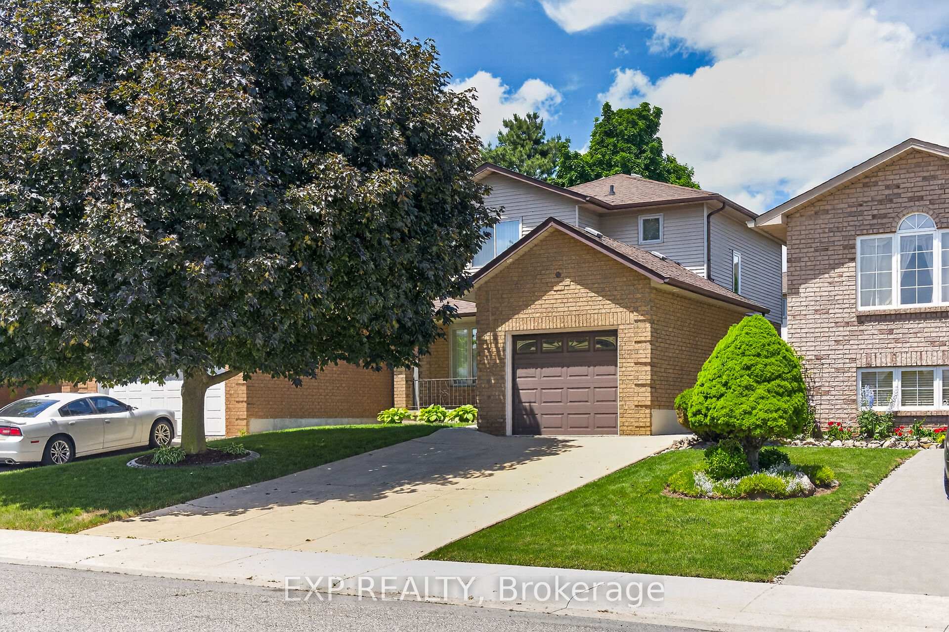 45 Ossington Drive, Hamilton, ON L8W 3S4