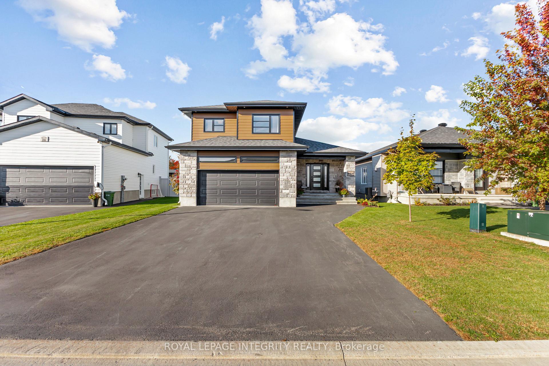 204 Hybrid Street, Russell, ON K0A 1W0