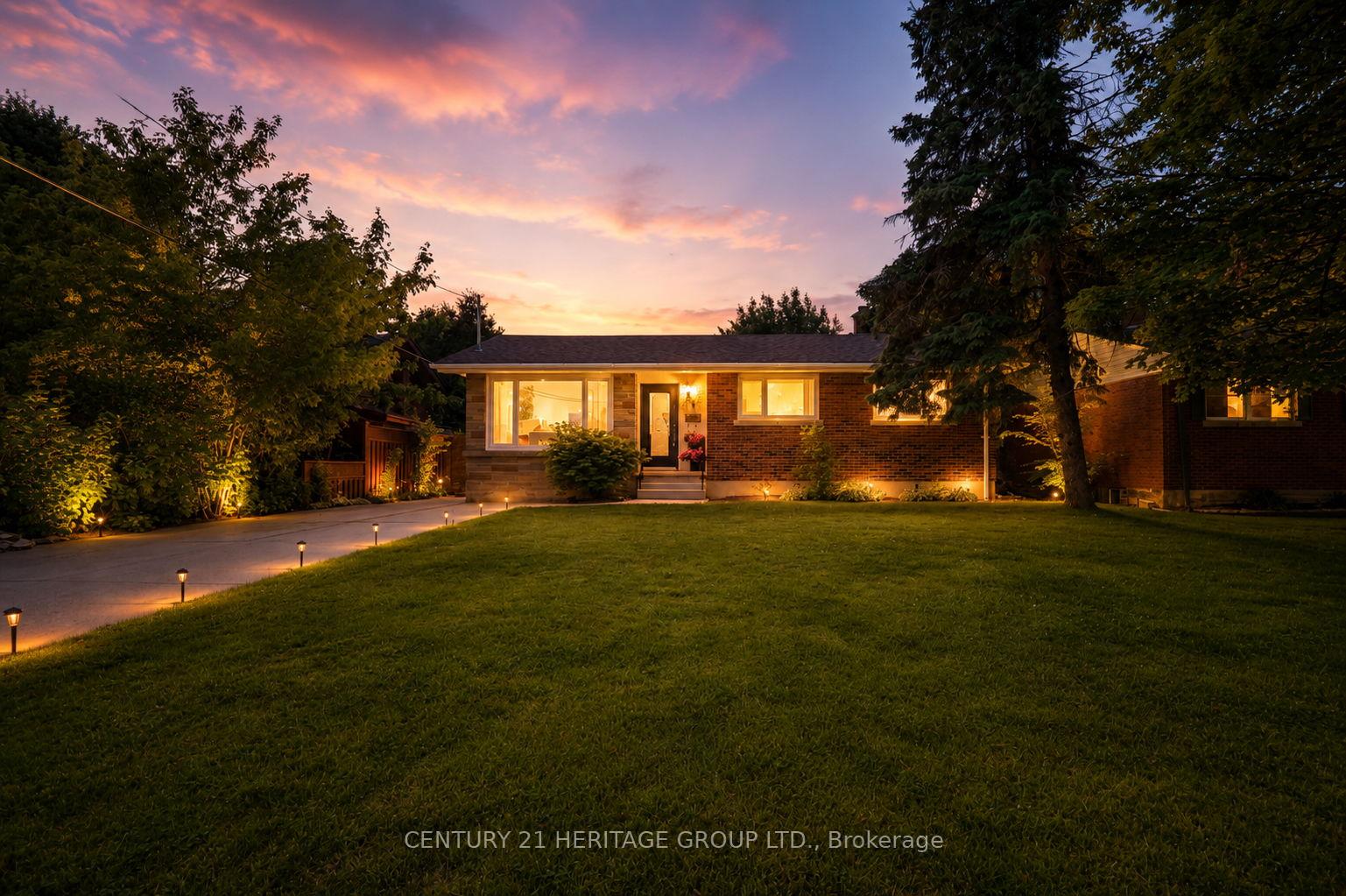 9 Kingslea Drive, Hamilton, ON L8T 3Z8