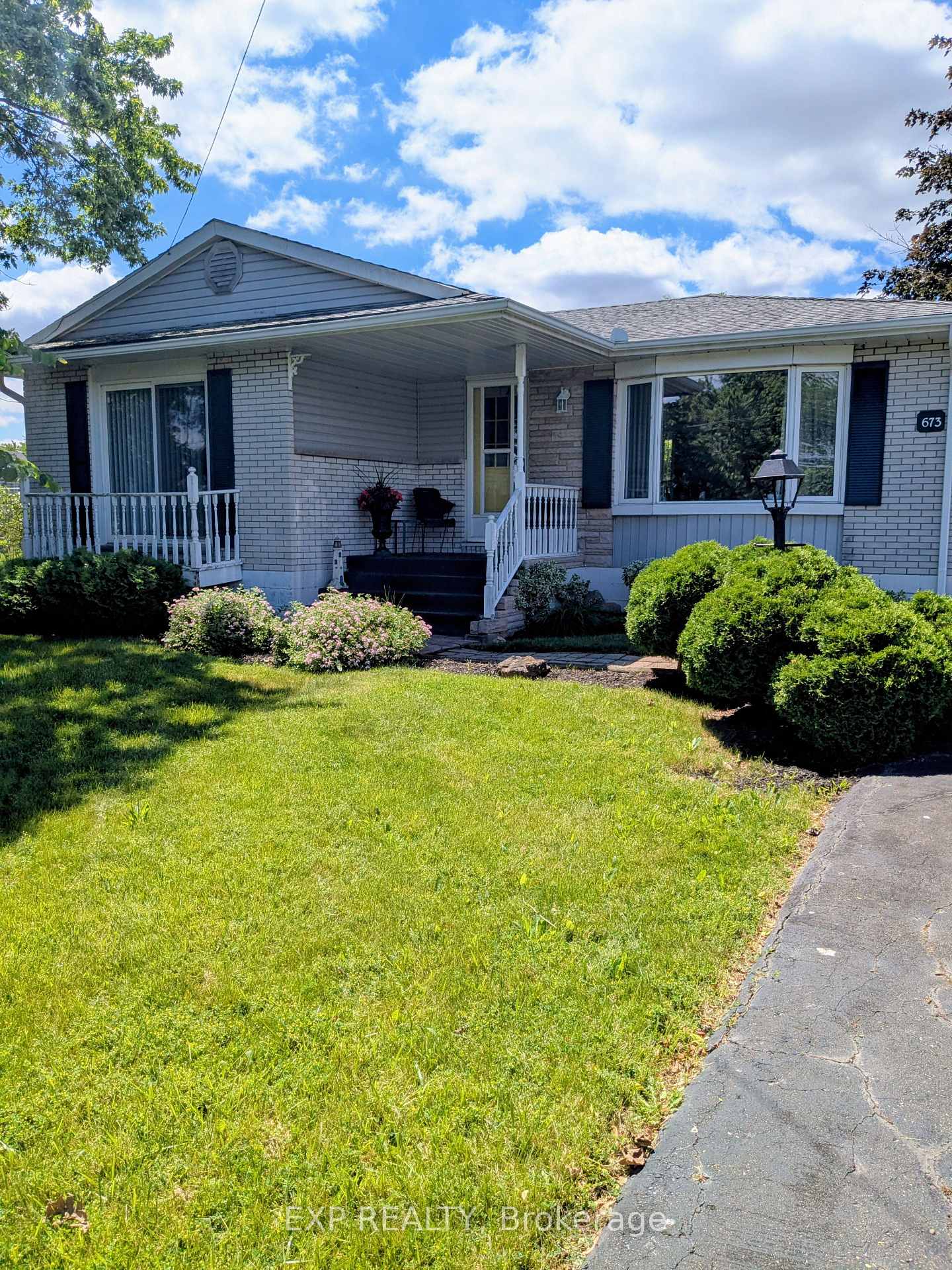 673 Winston Road, Grimsby, ON L3M 4E8