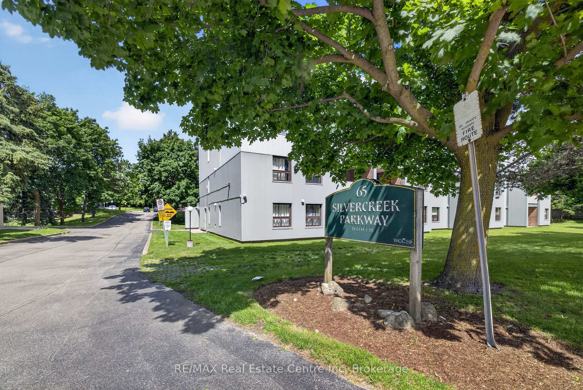 65 Silvercreek Parkway N 401, Guelph, ON N1H 7R9