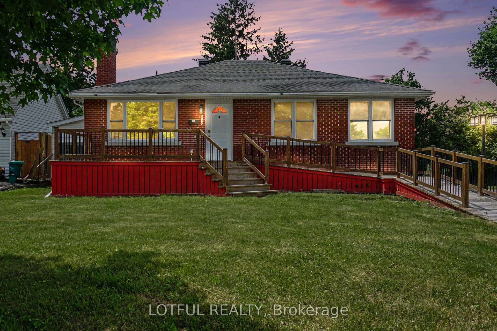 832 Rex Avenue, McKellar Heights - Glabar Park and Area, ON K2A 2P5