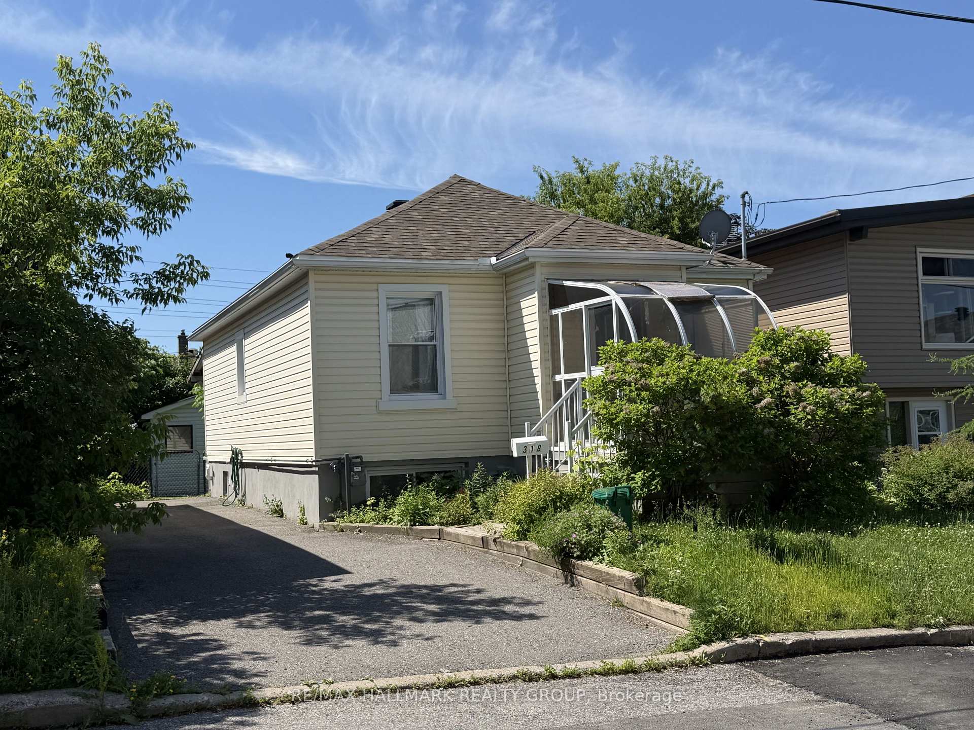 318 Shakespeare Street, Vanier and Kingsview Park, ON K1L 5M2