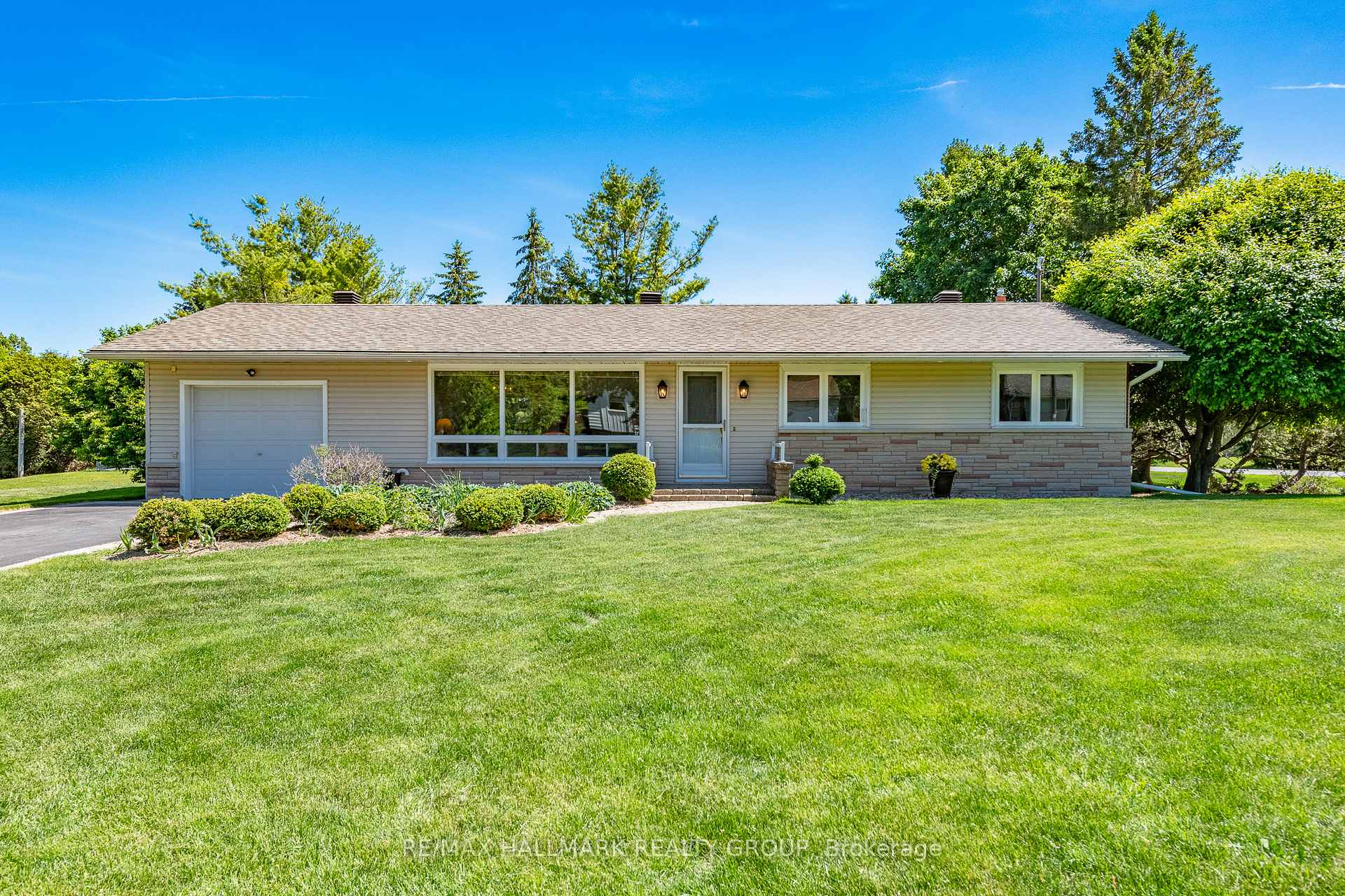 7866 Lawrence Street, Greely - Metcalfe - Osgoode - Vernon and Area, ON K0A 3J0