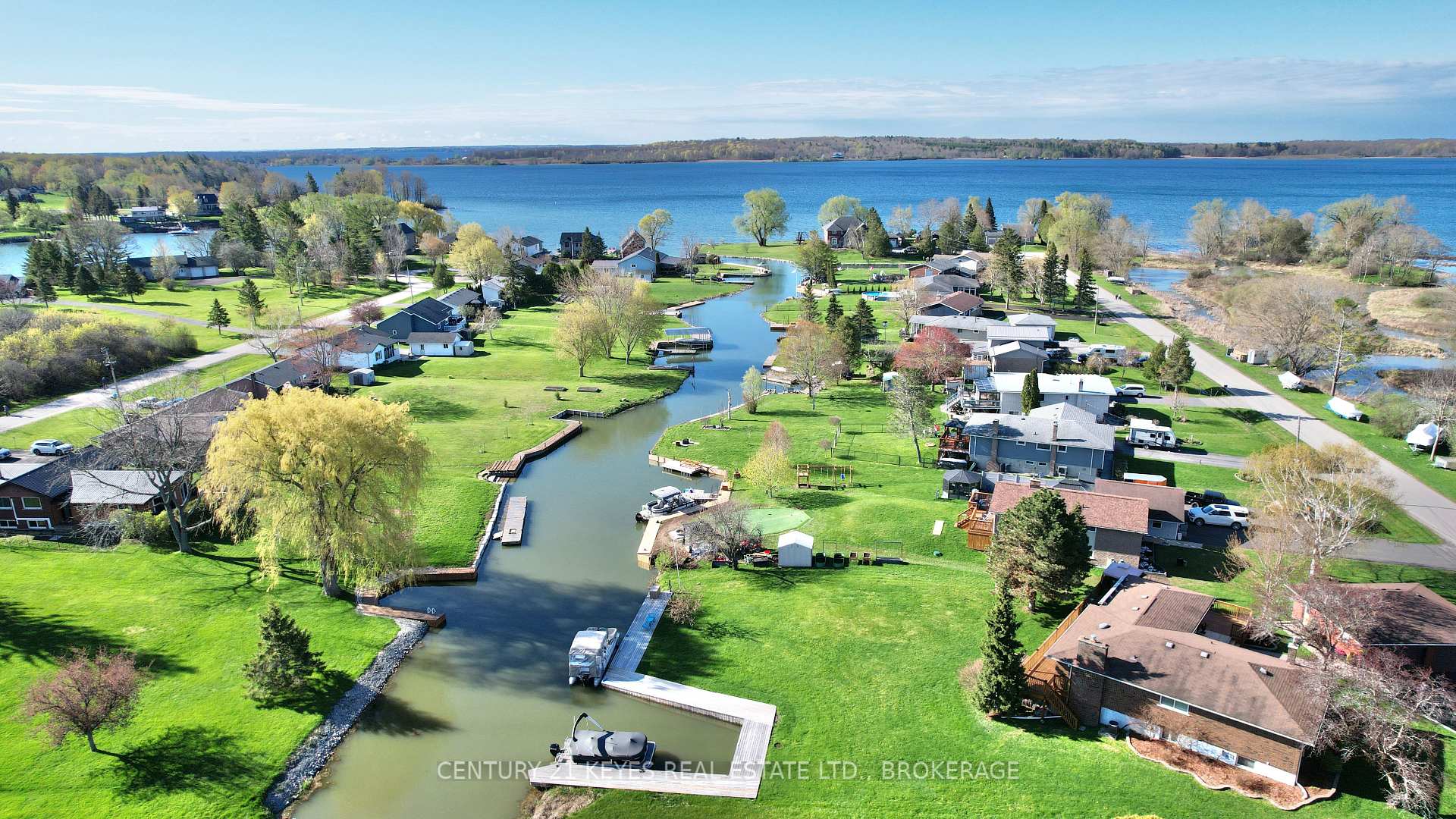 38 Willowbank Road W, Gananoque, ON K7G 2V5