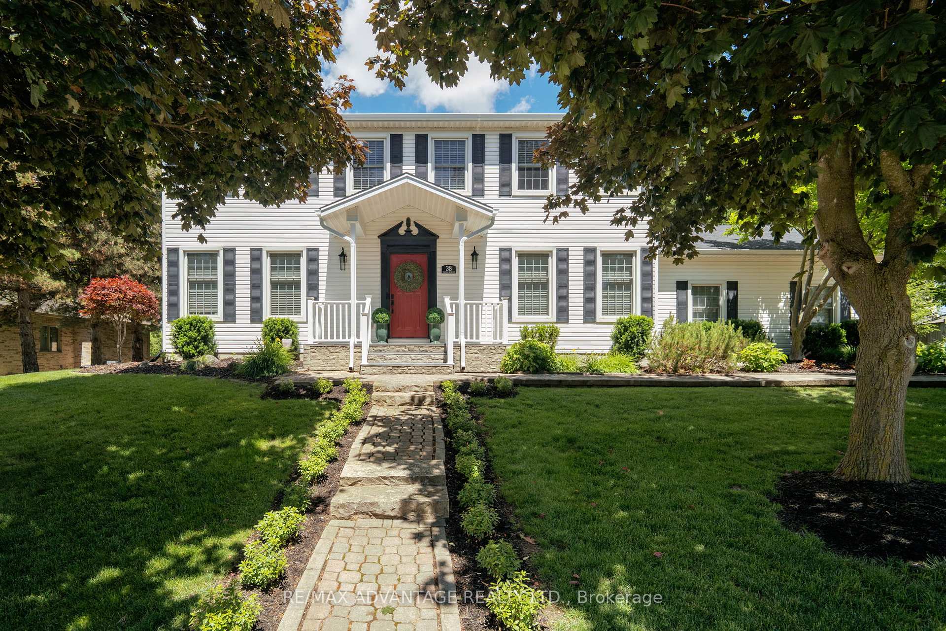 38 Dissing Crescent, London North, ON N6H 5M3