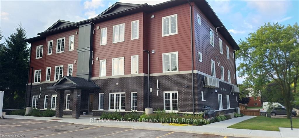 33 Murray Court 2, Perth East, ON N0K 1M0