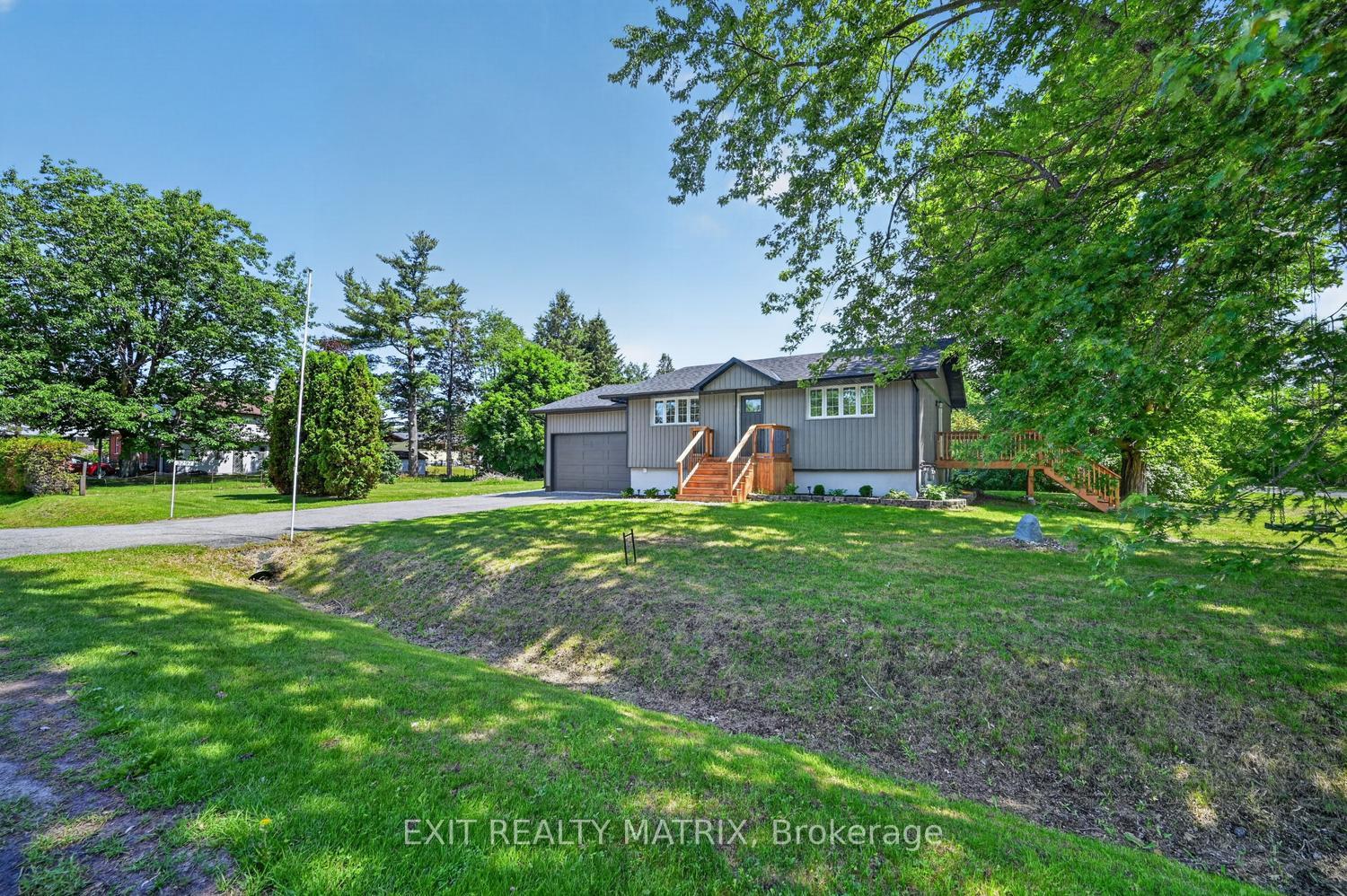 3297 Wayne Street, Greely - Metcalfe - Osgoode - Vernon and Area, ON K0A 2W0