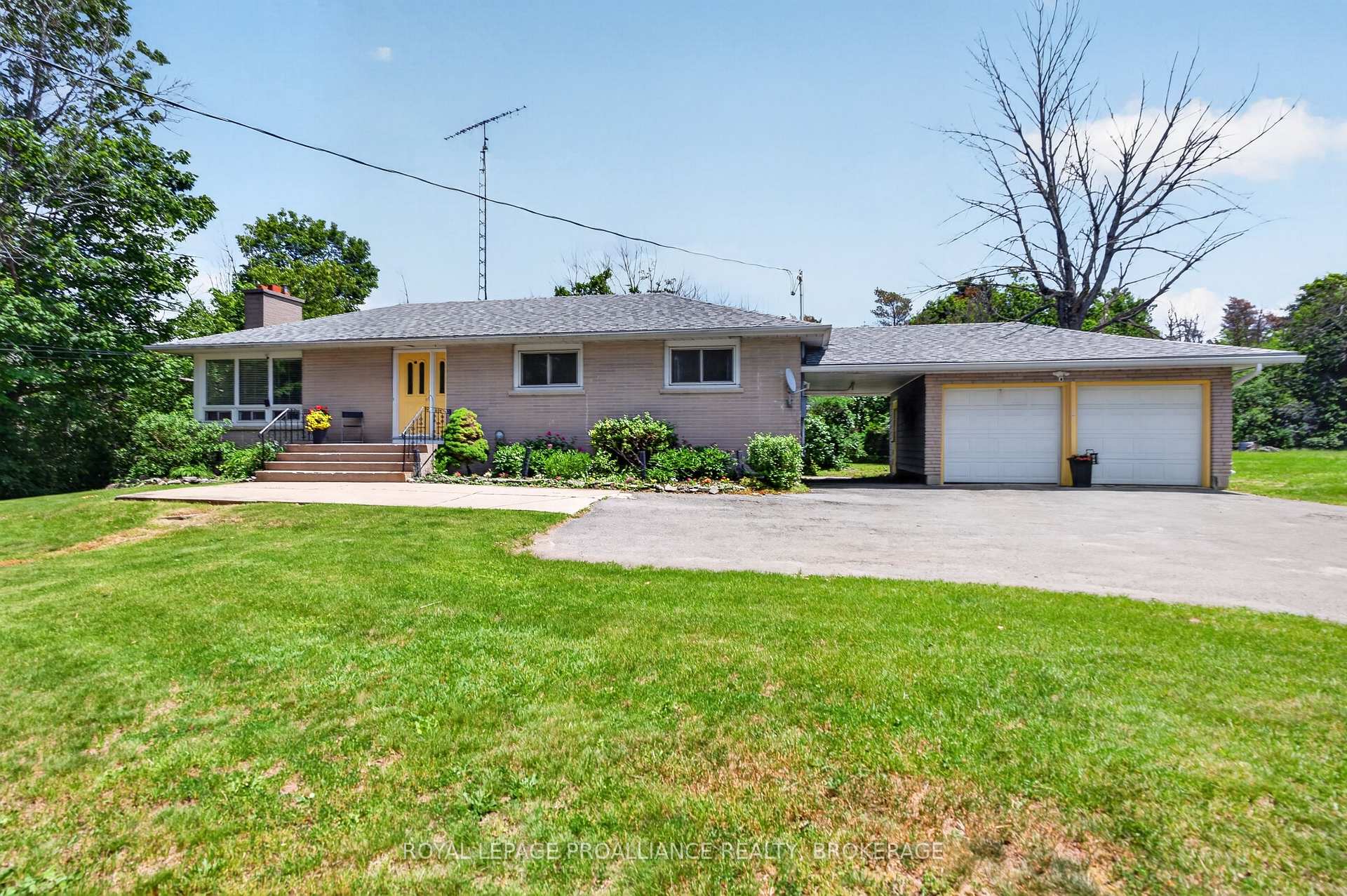 1912 Sydenham Road, Kingston, ON K7L 4V4