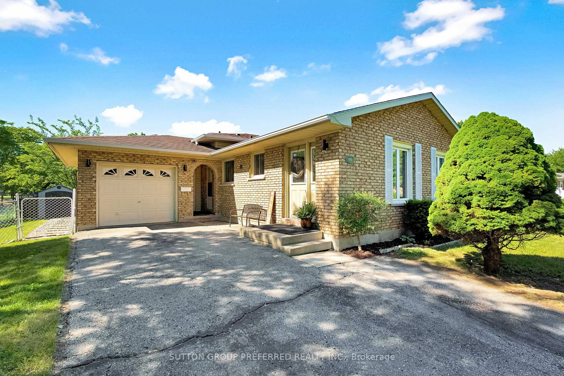 1 Ponderosa Crescent, London South, ON N6E 2L4