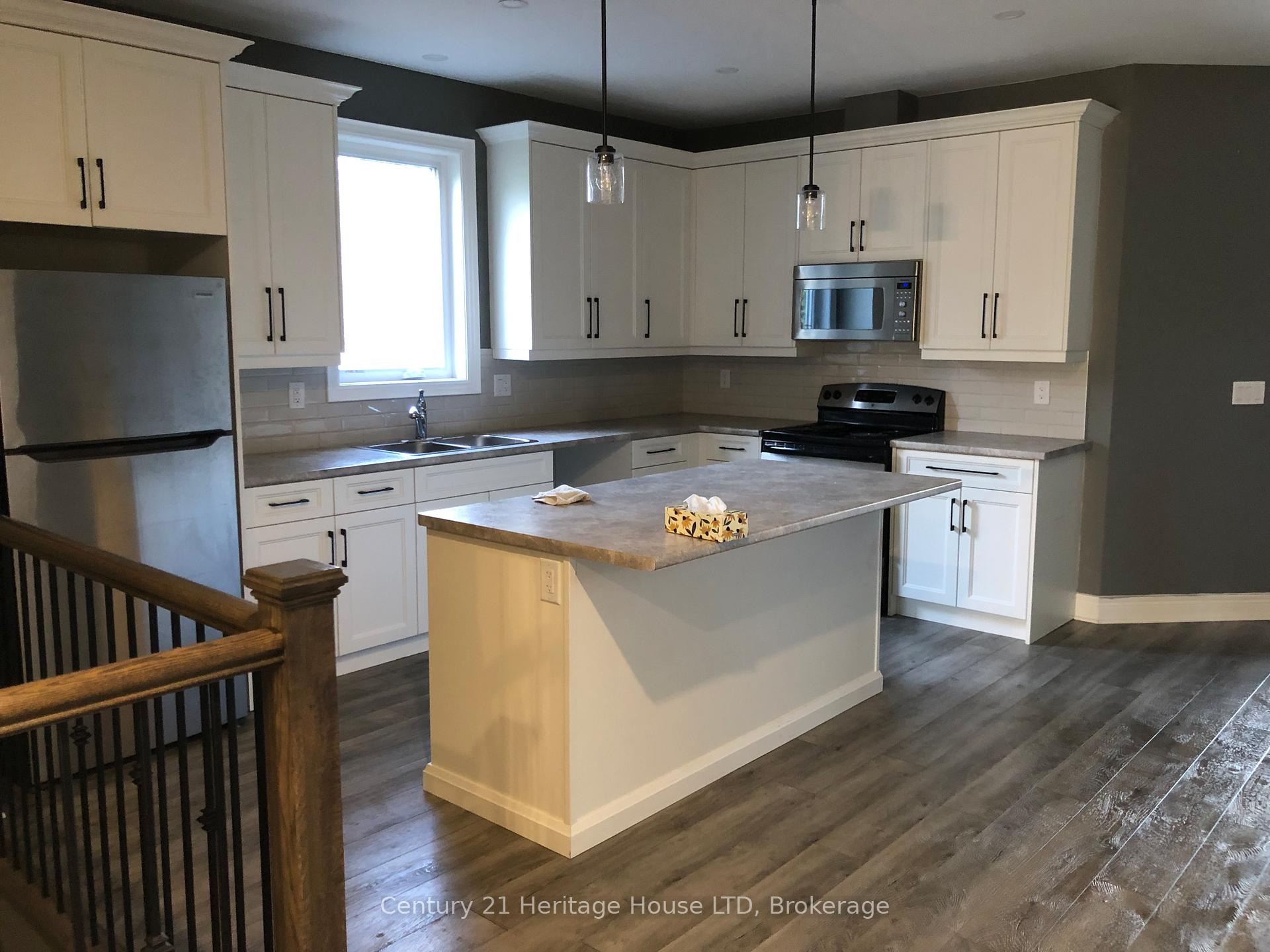 8439 Willoughby Drive W, Niagara Falls, ON L2G 6X4