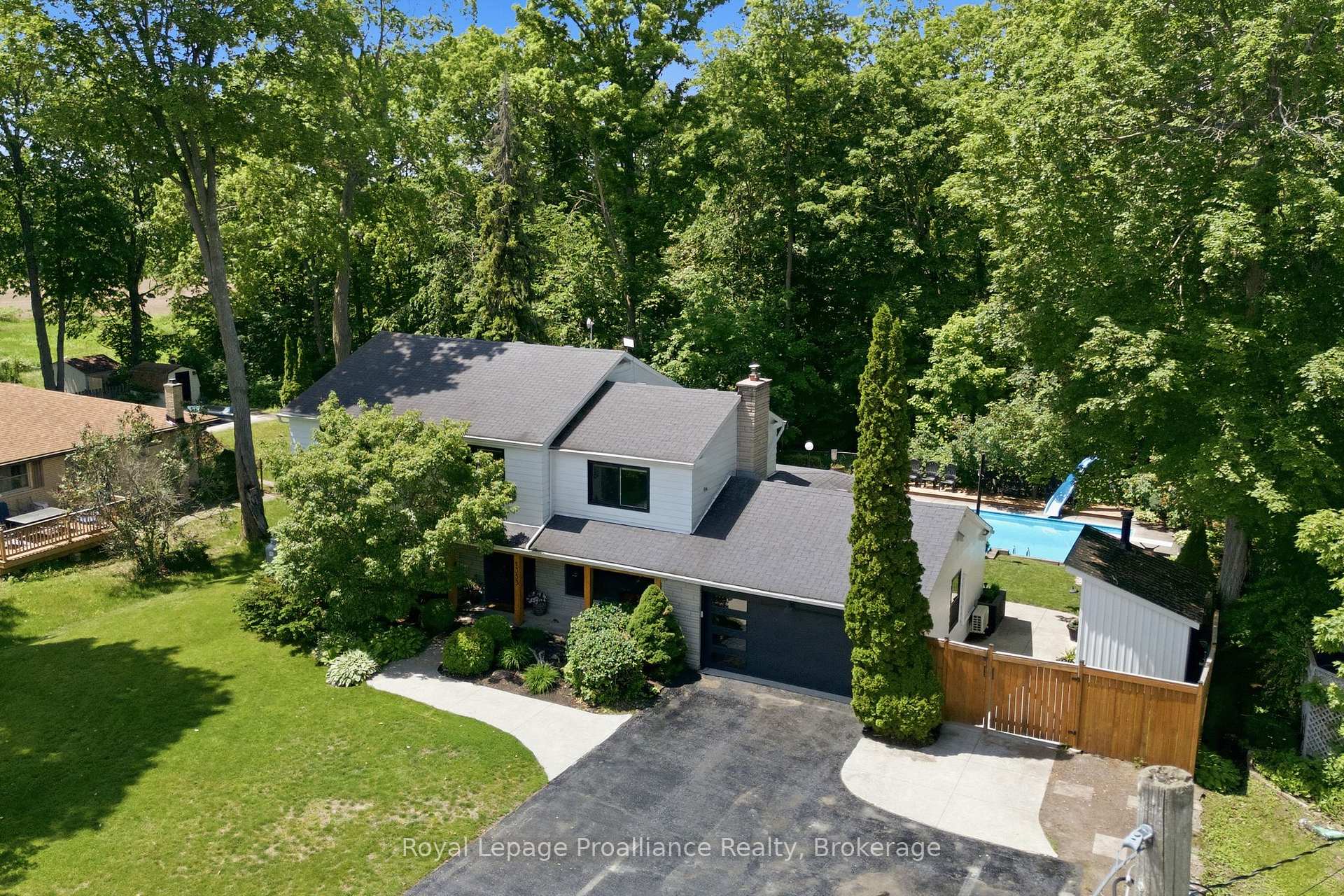 1353 WALLBRIDGE LOYALIST Road, Quinte West, ON K8N 4Z5