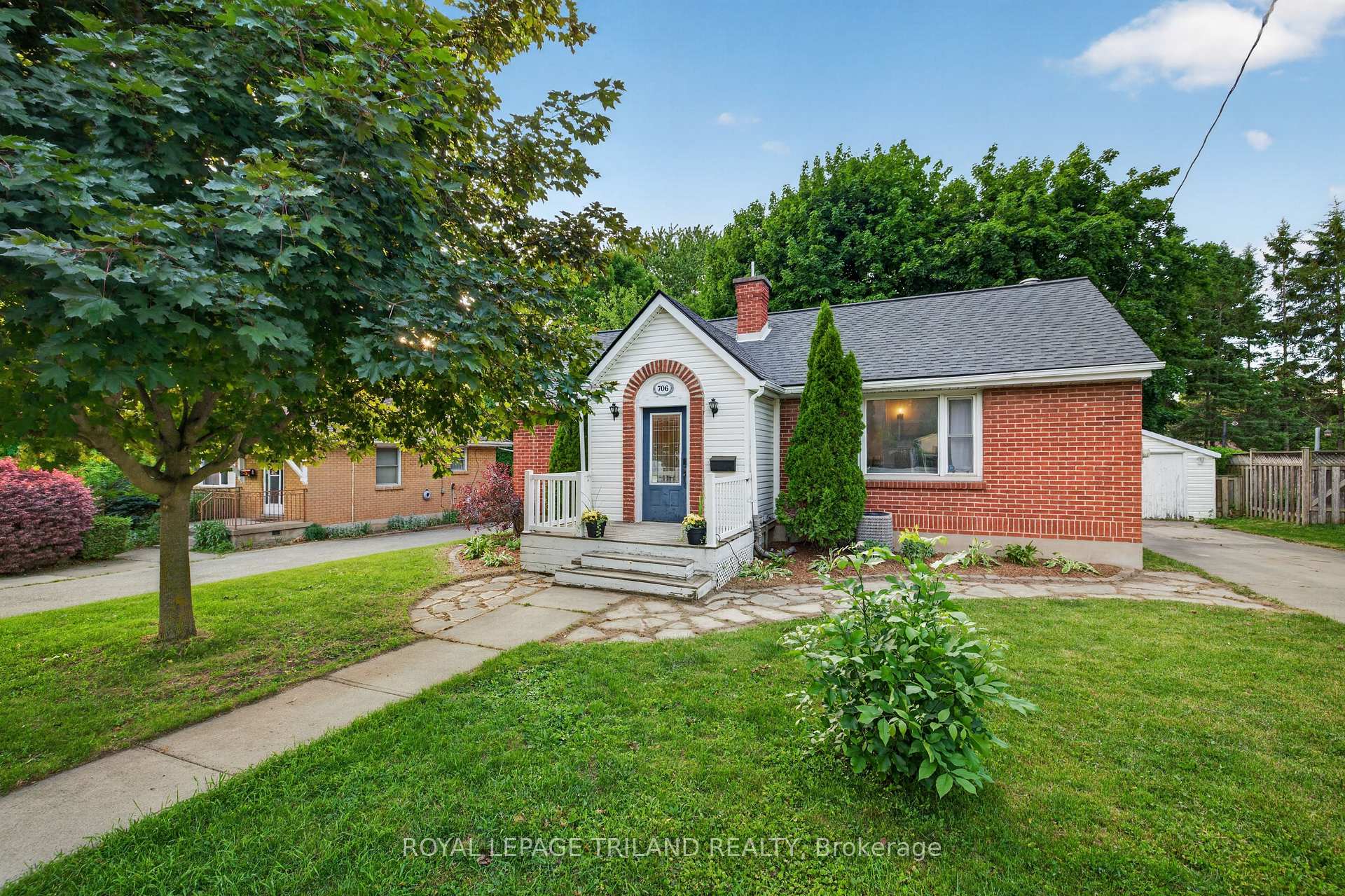 706 Victoria Street, London East, ON N5Y 4C4