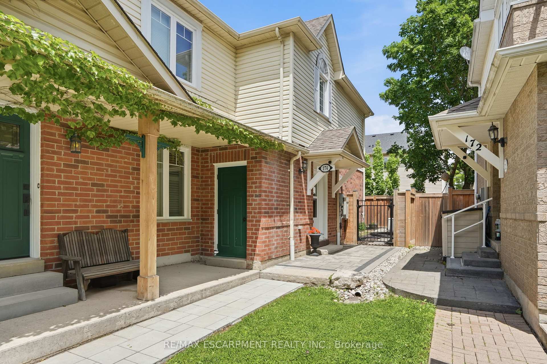 174 Fellowes Crescent, Hamilton, ON L8B 0M9