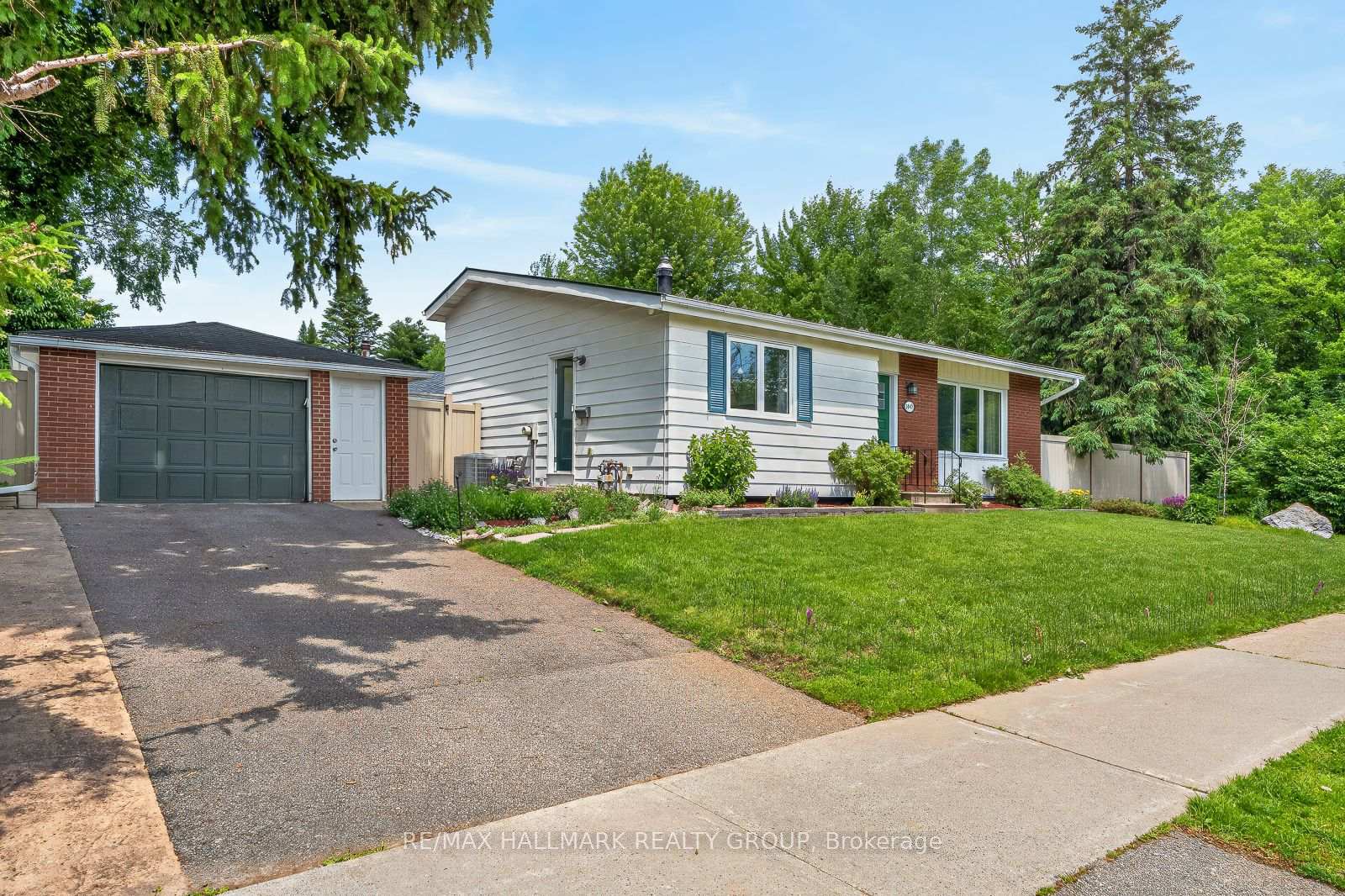 1445 Matheson Road, Cyrville - Carson Grove - Pineview, ON K1J 8B5