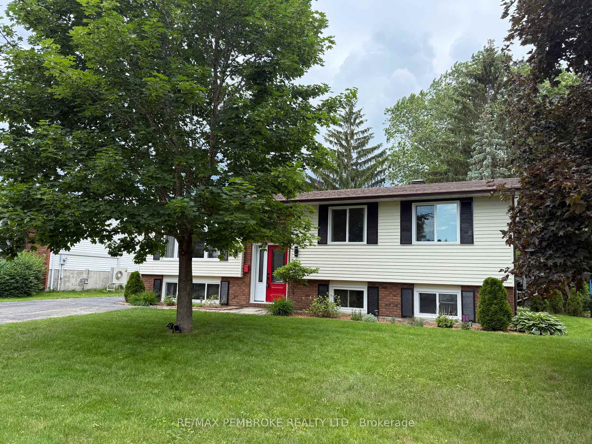 99 NOIK Drive, Pembroke, ON K8A 7Z4