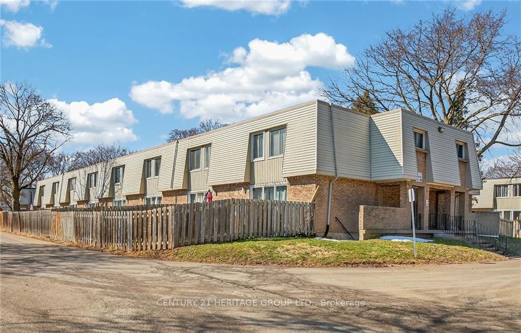 17 Old Pine Trail 182, St. Catharines, ON L2M 6P9