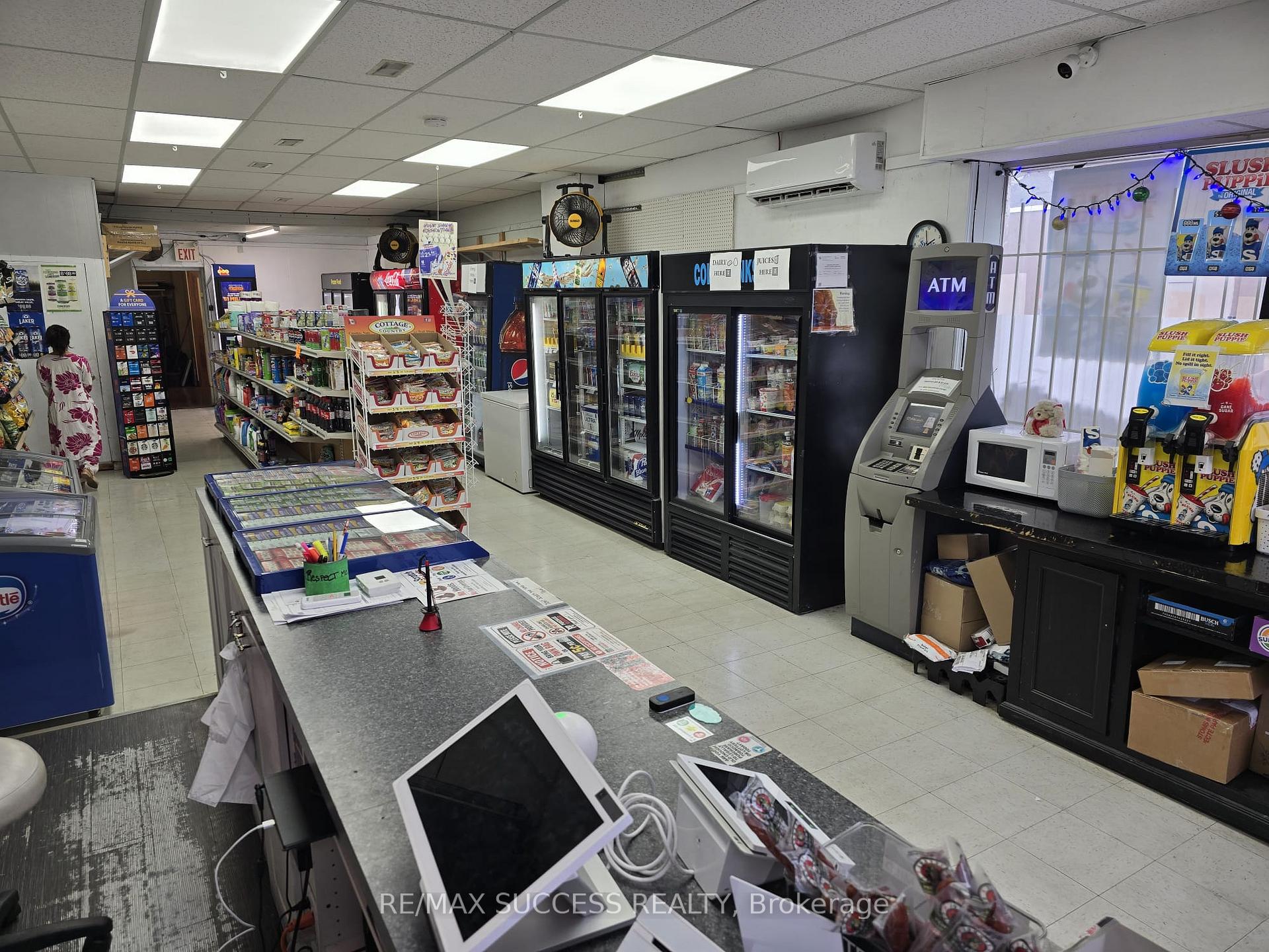 979 King Street E, Hamilton, ON L8M 1C3