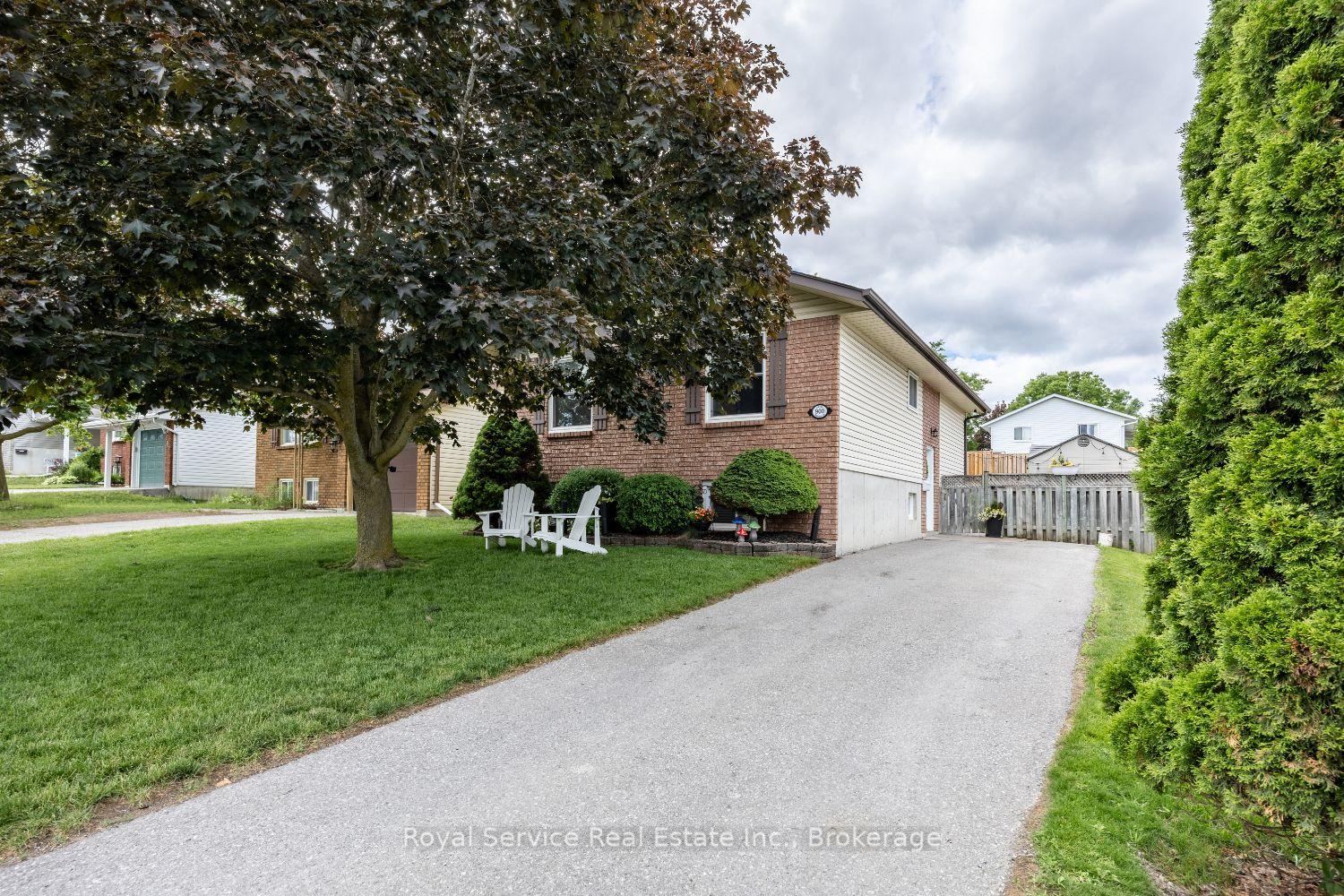 900 Stewart Drive, Peterborough, ON K9J 7R4