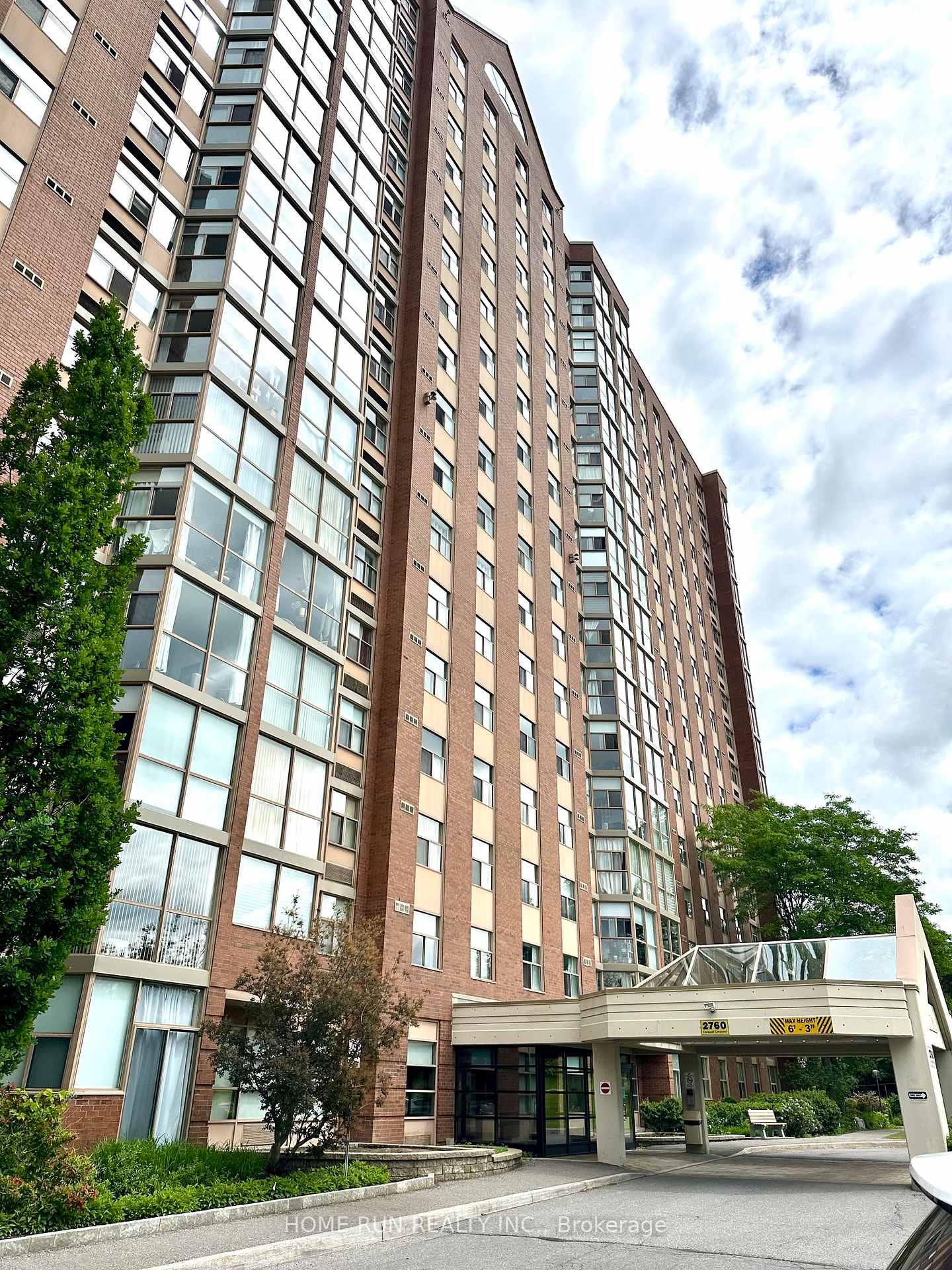 2760 Carousel Crescent 210, Blossom Park - Airport and Area, ON K1T 2N4