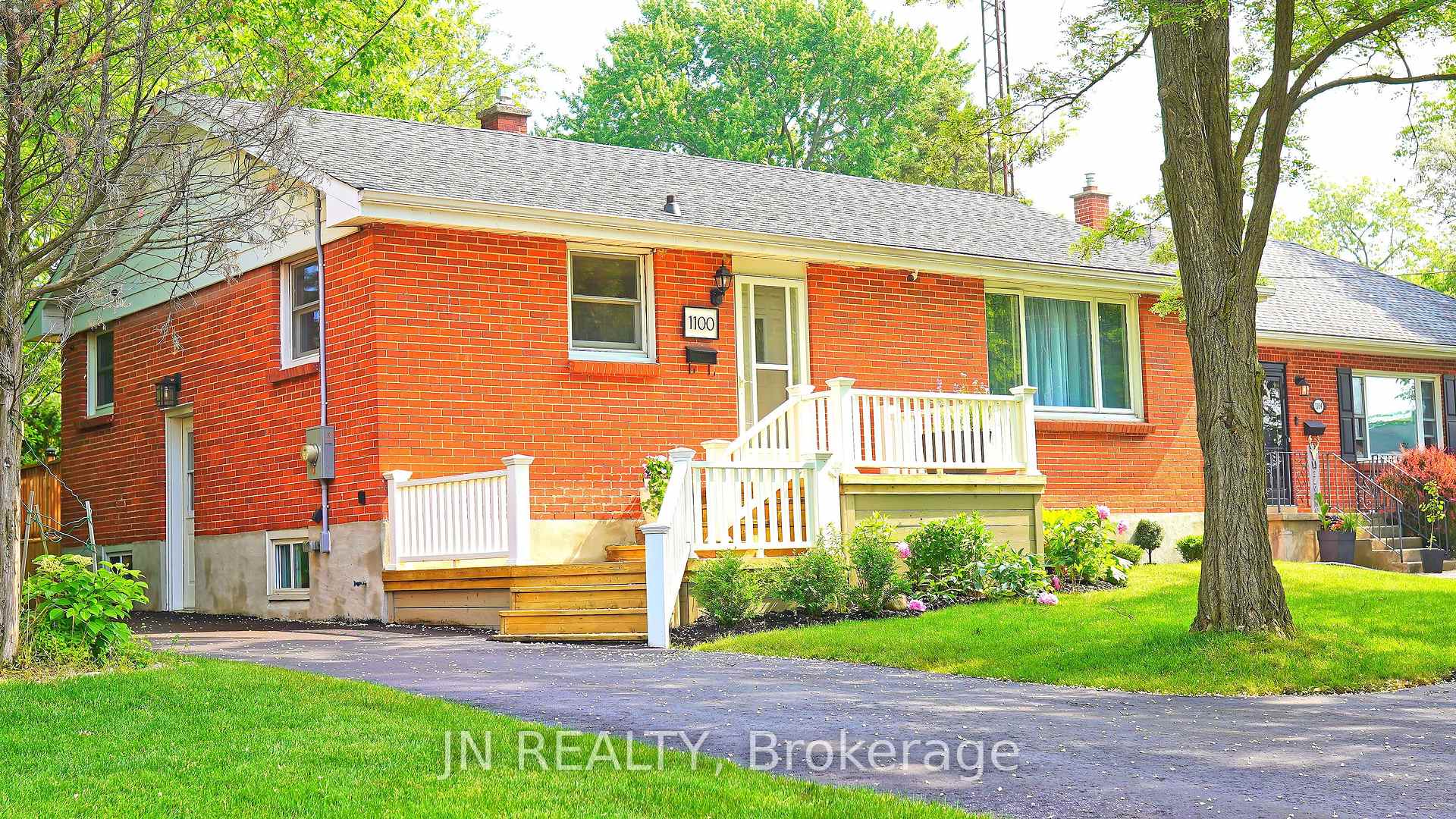 1100 Bruce Street, Sarnia, ON N7V 3B3