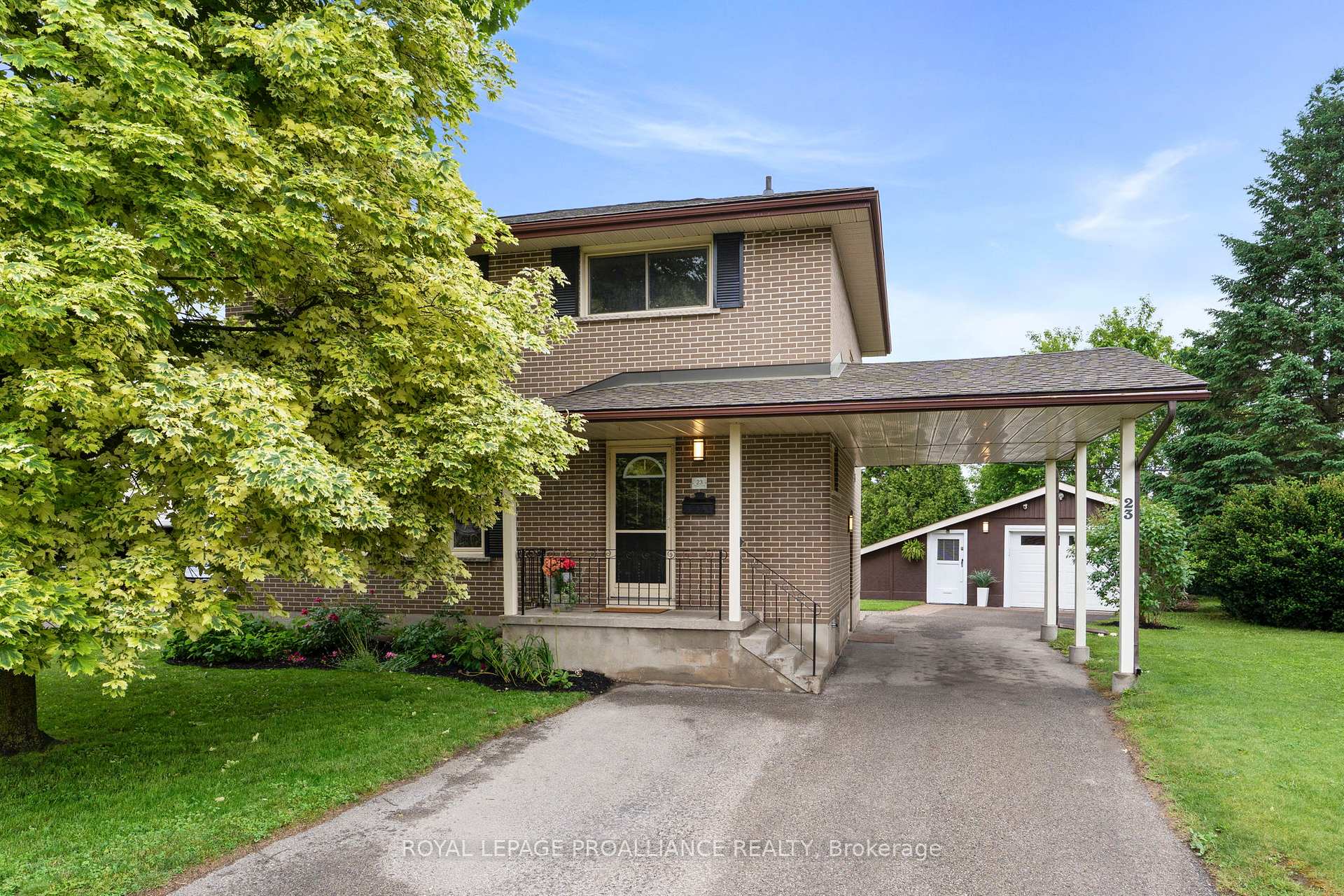 23 Stanley Crescent, Brockville, ON K6V 2S9