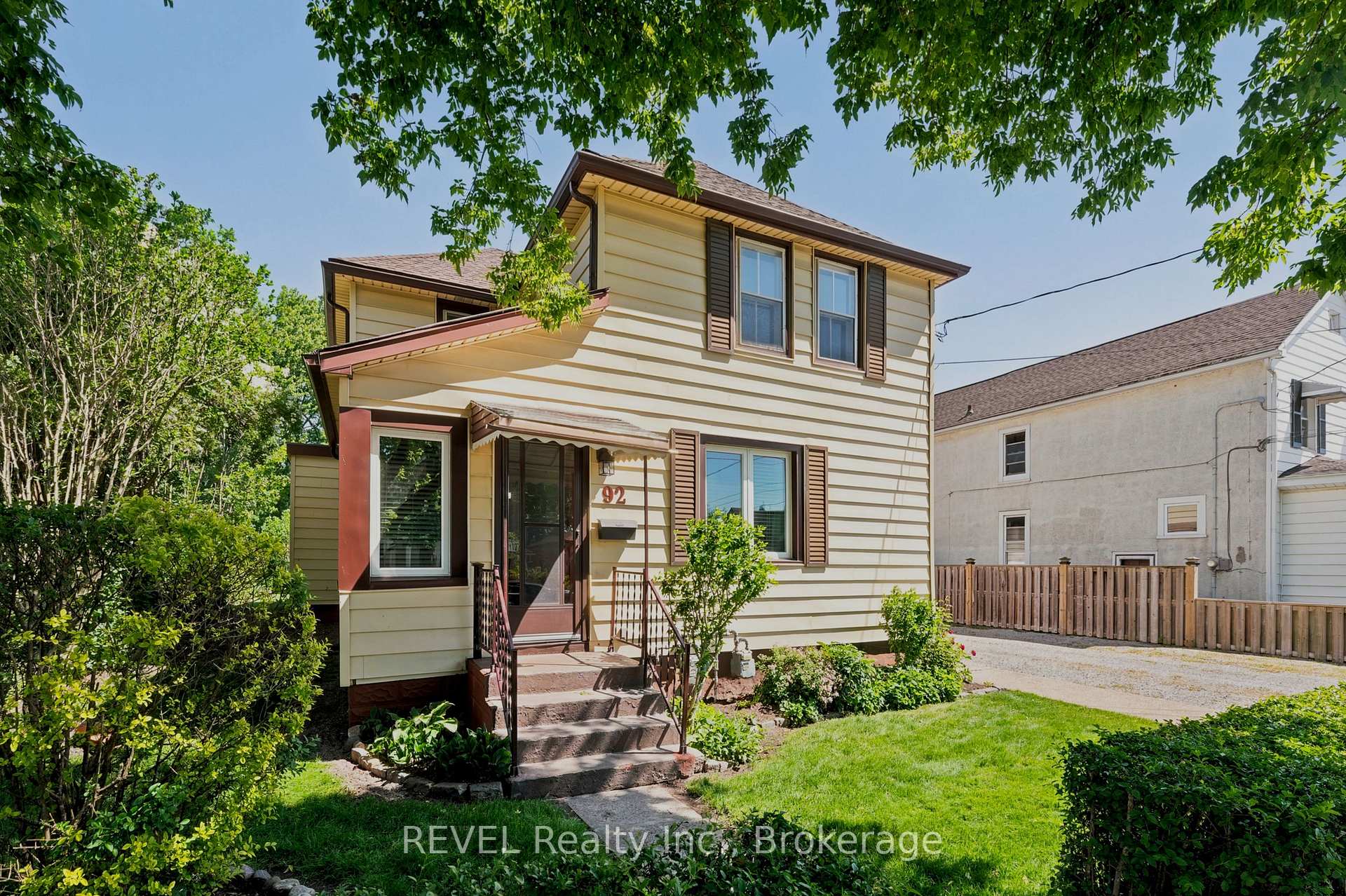 92 Saint Arnaud Street, Port Colborne, ON L3K 1M1