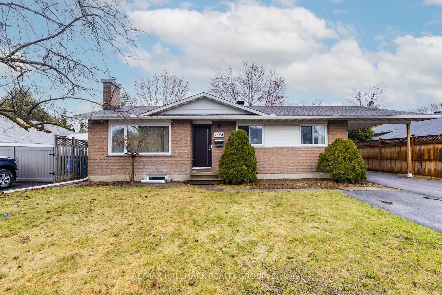 1542 St. Georges Street B, Orleans - Cumberland and Area, ON K1E 1P9