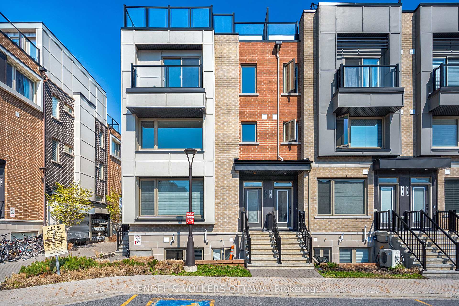 571 Ozawa Private, Manor Park - Cardinal Glen and Area, ON K1K 4Z9