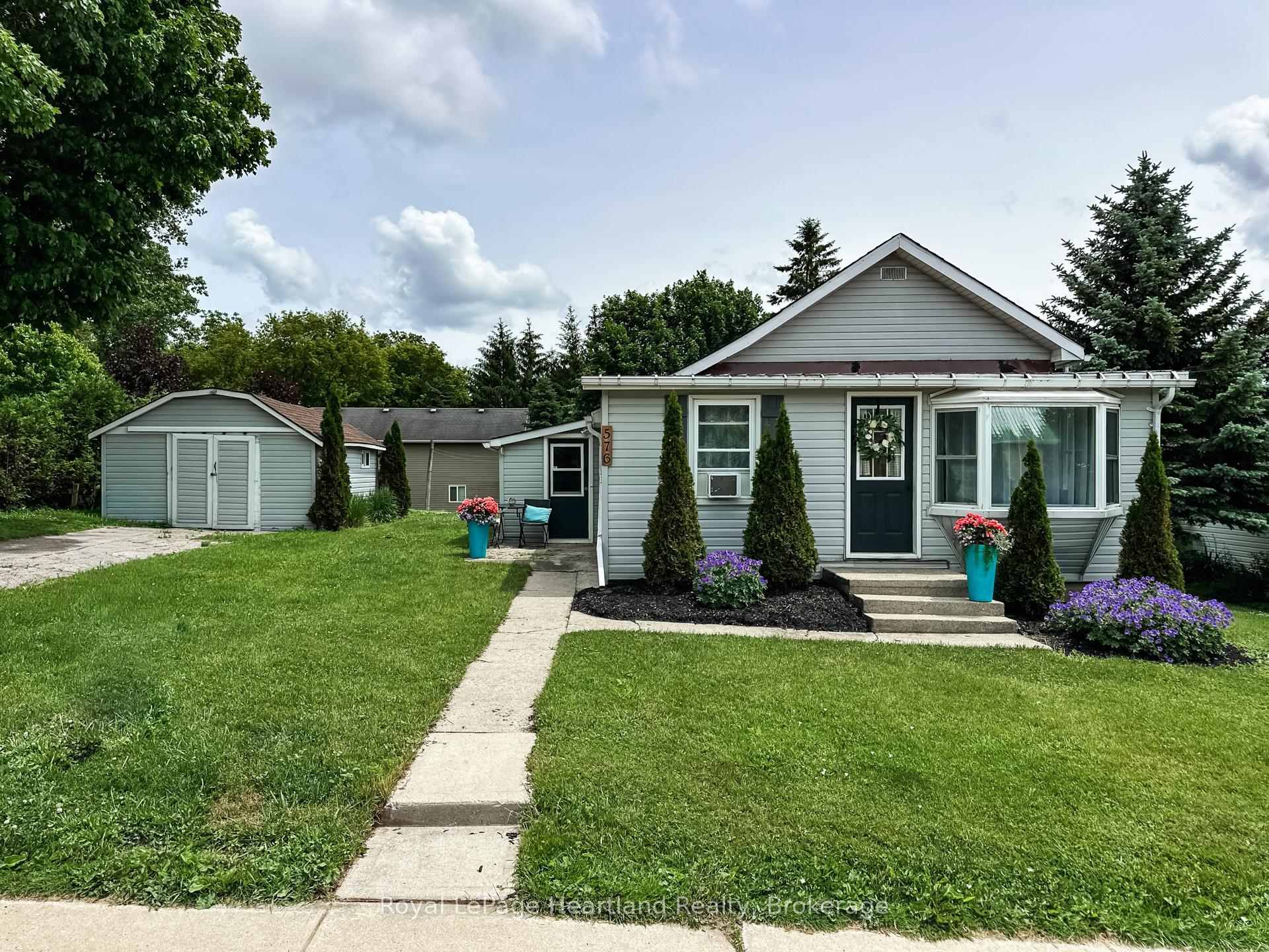 576 Queen Street, North Huron, ON N0M 1H0