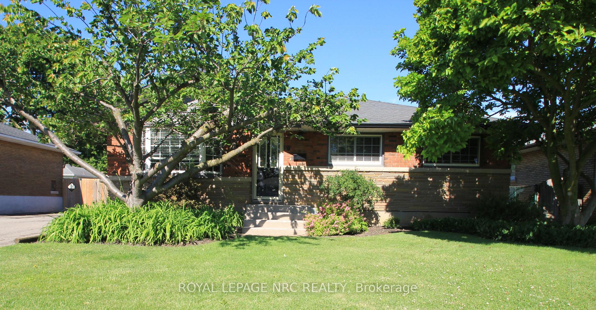 9 Greenhill Drive, Thorold, ON L2V 1W4