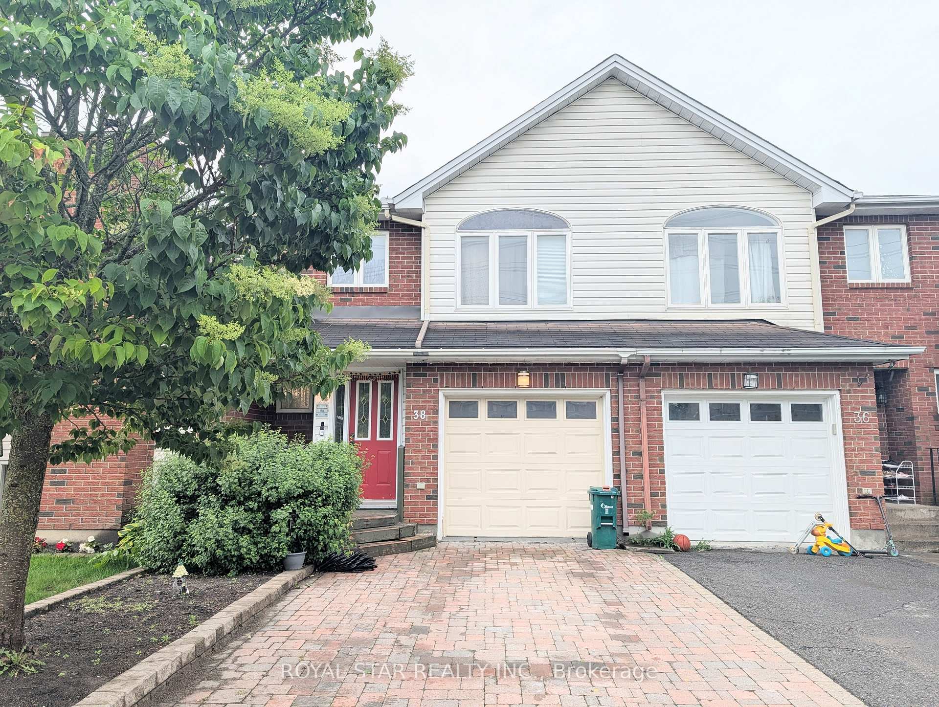 38 Springcreek Crescent, Kanata, ON K2M 2M2