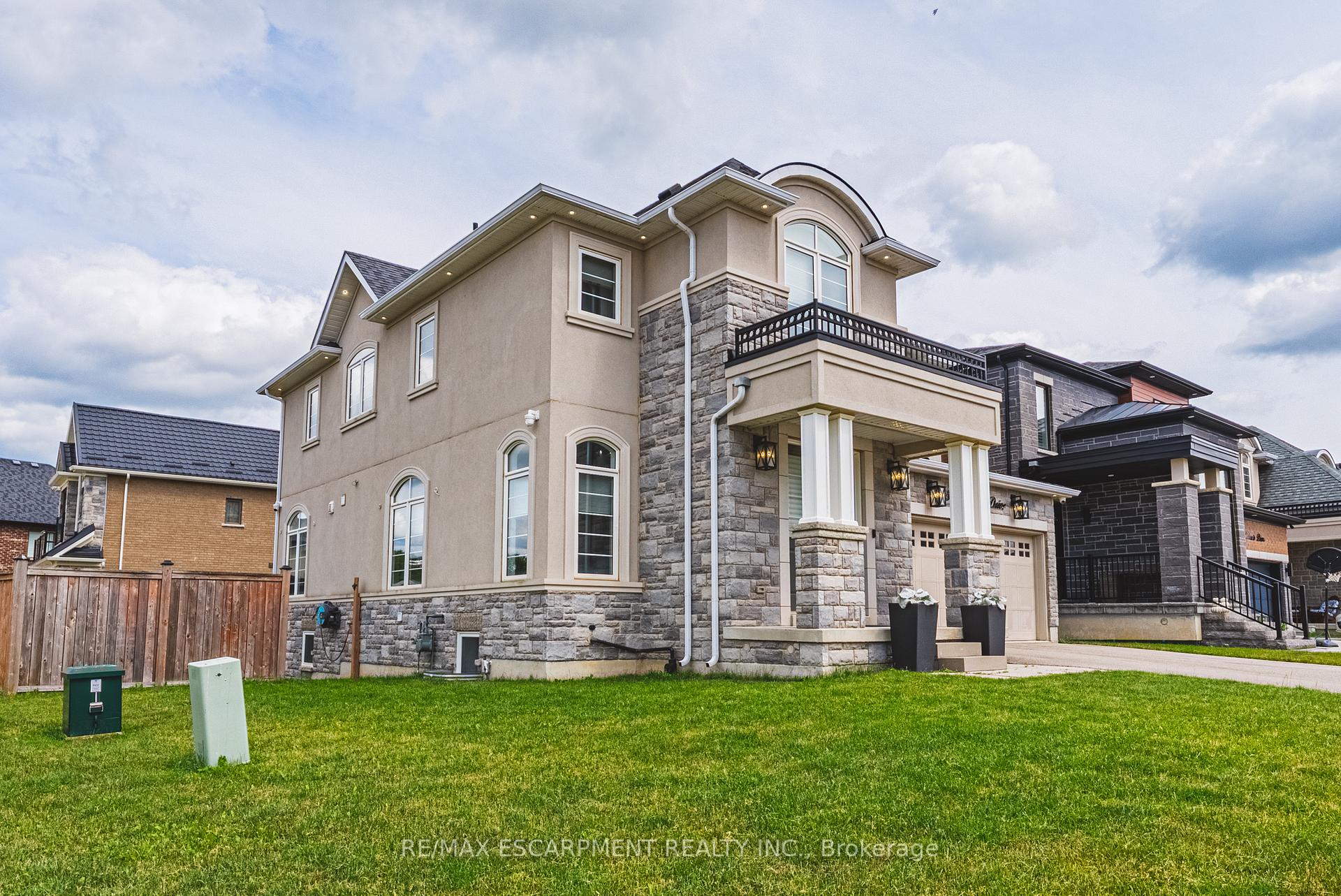 55 Robarts Drive, Hamilton, ON L9K 0H5