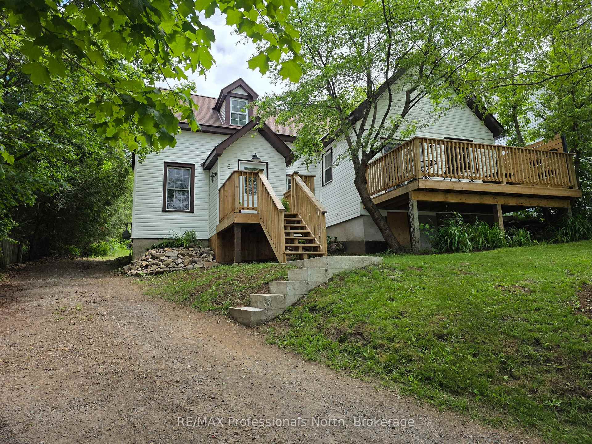 6 DUFFERIN Street N, Huntsville, ON P1H 1X3