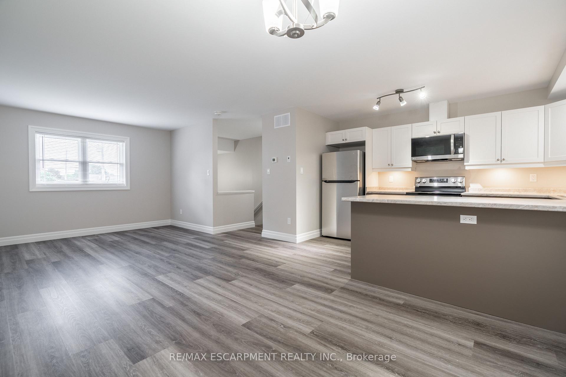 38 Viewpoint Avenue 2, Hamilton, ON L8V 2S5
