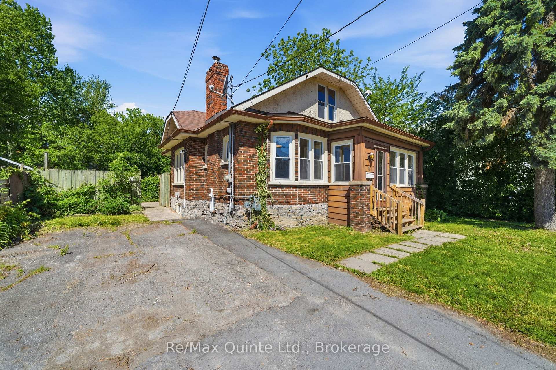 8 Dunbar Street, Belleville, ON K8P 3R5