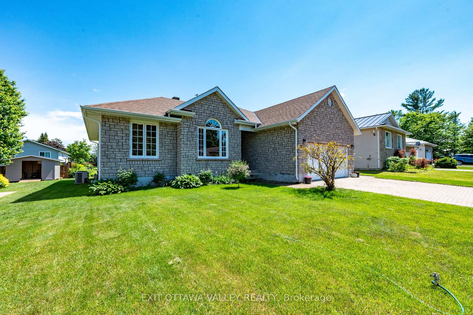 6 Cockcroft Crescent, Deep River, ON K0J 1P0