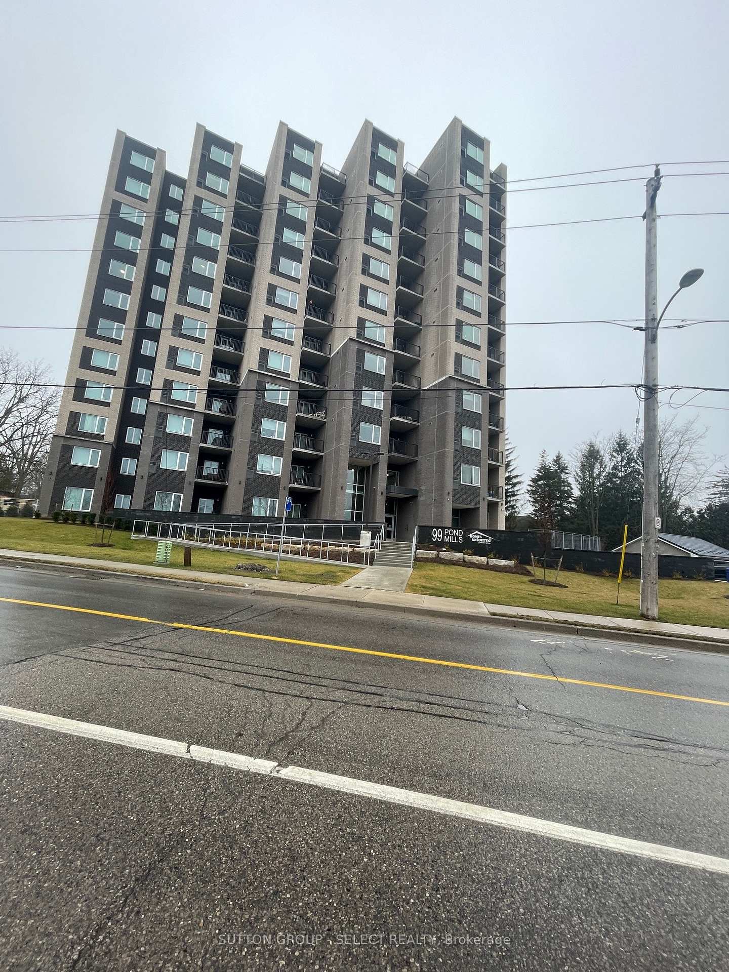 99 POND MILLS Road 303, London South, ON N5Z 3X3