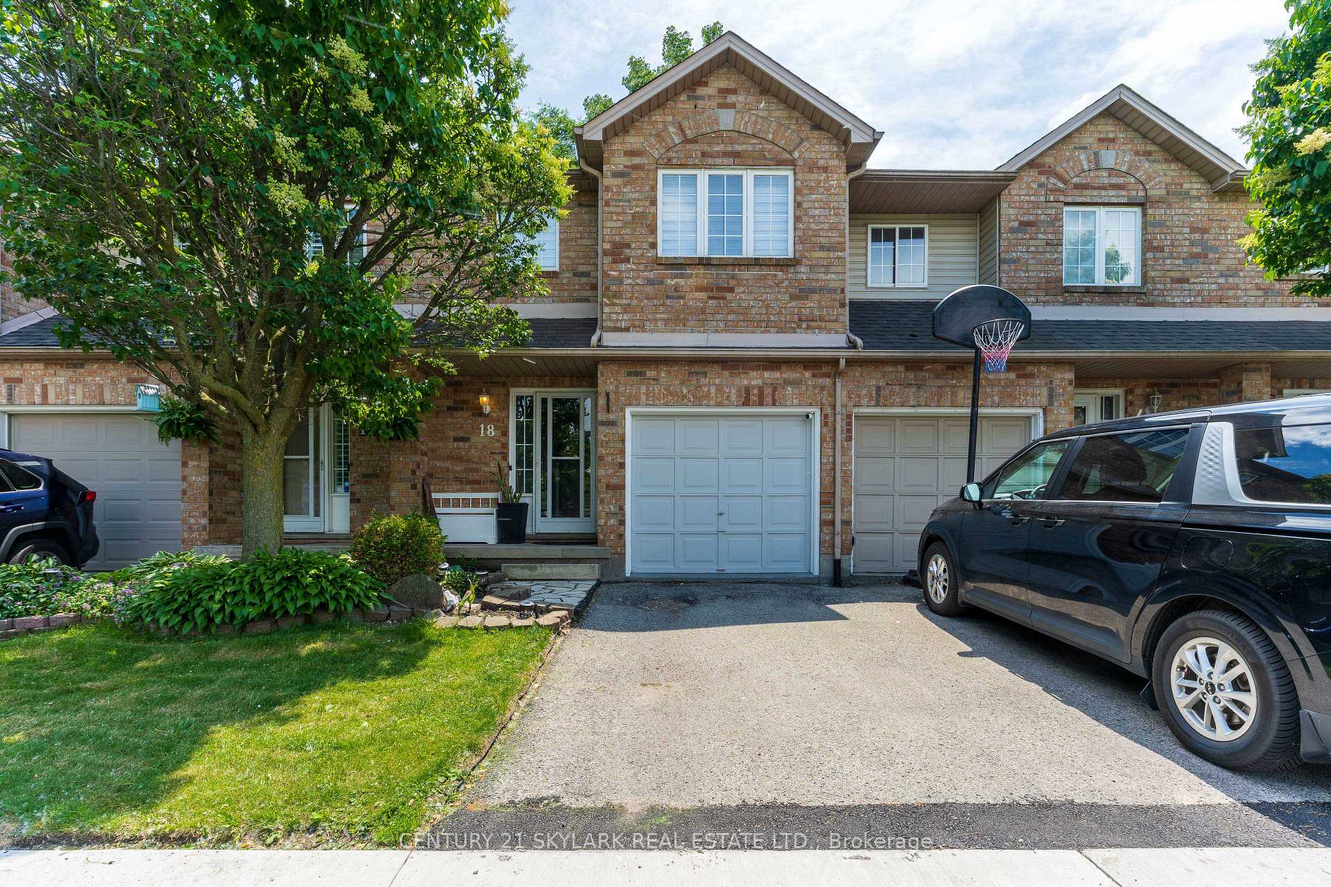 10 Cadham Boulevard, Hamilton, ON L8W 3X6