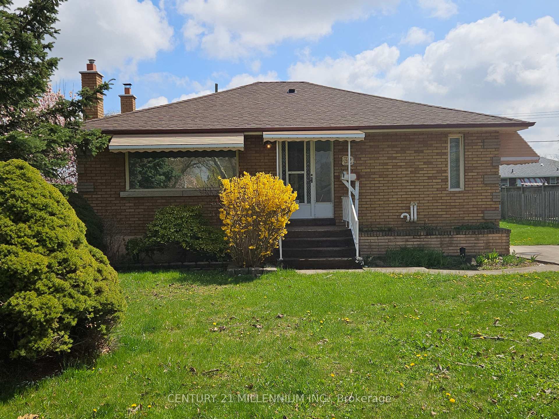 32 Stewart Avenue Upper, Thorold, ON L2V 2W7
