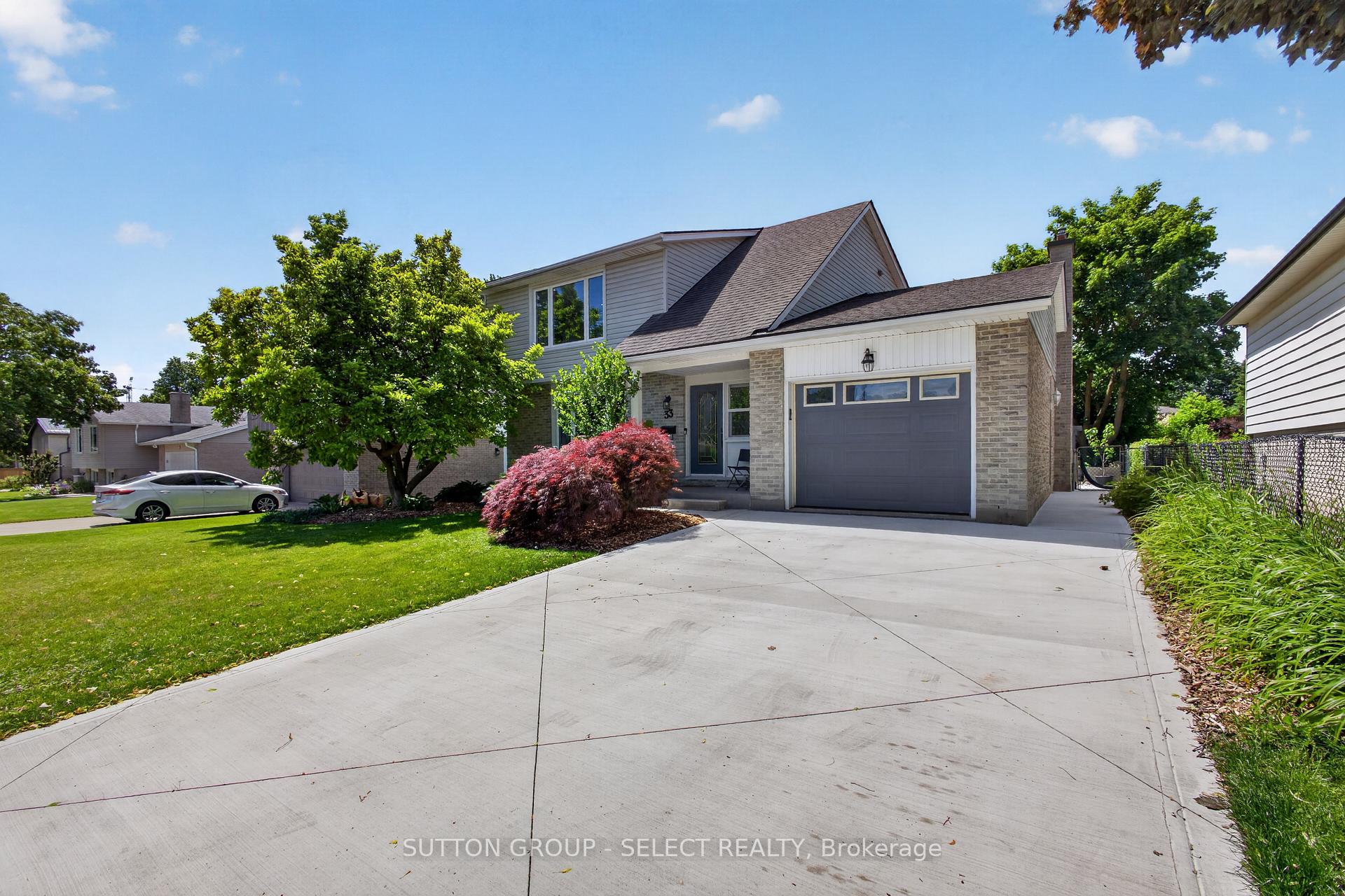 33 Farnham Crescent, London South, ON N6K 1K2