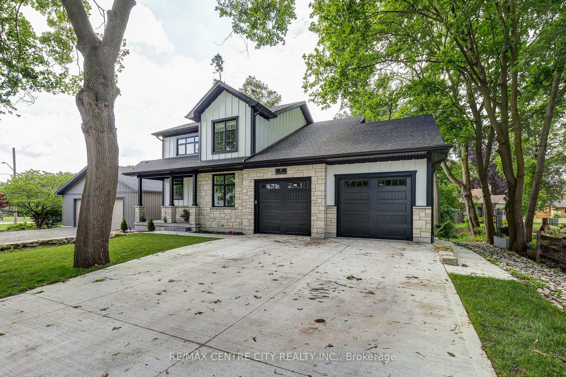 9 Delevan Crescent, Tillsonburg, ON N4G 3M6