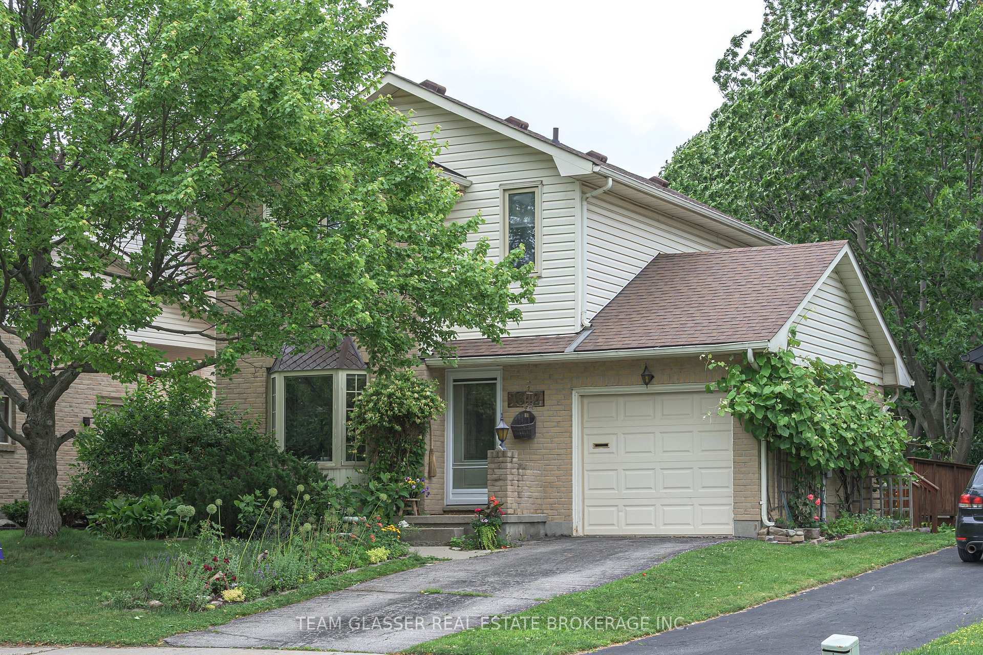 1642 ATTAWANDARON Road E, London North, ON N6G 3M6