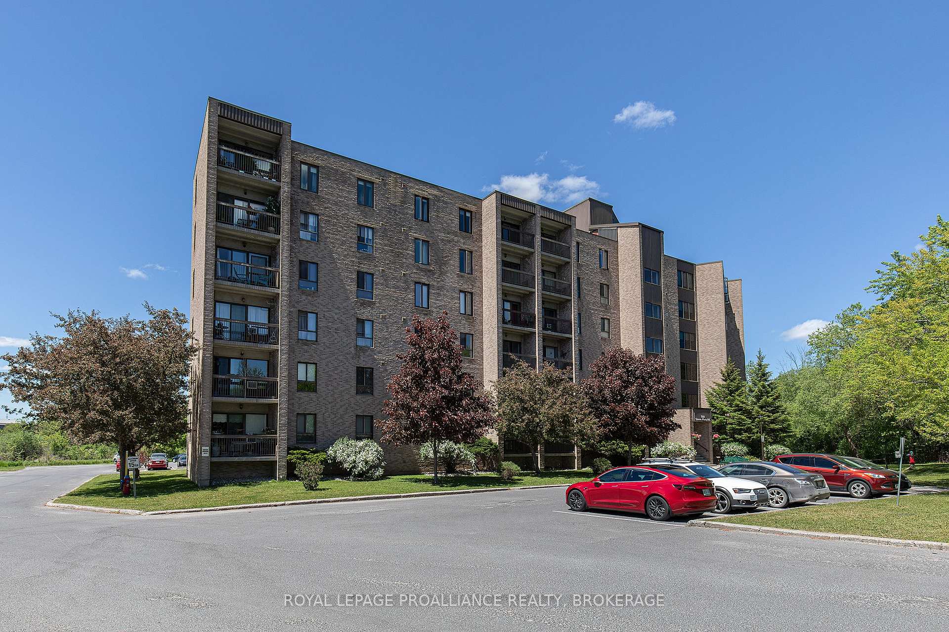 358 Queen Mary Road 609, Kingston, ON K7M 7E8