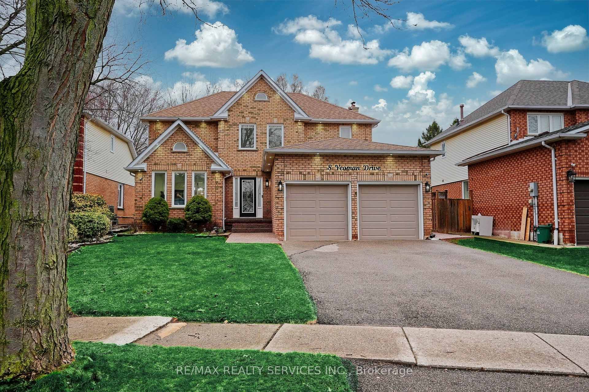 8 Yeoman Drive, Brantford, ON N3R 7S8
