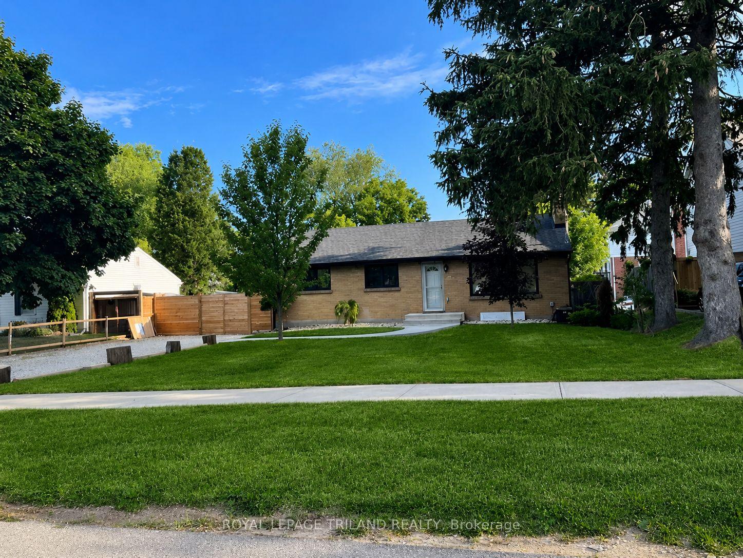 1313 Springbank Avenue, London South, ON N6K 1Z9