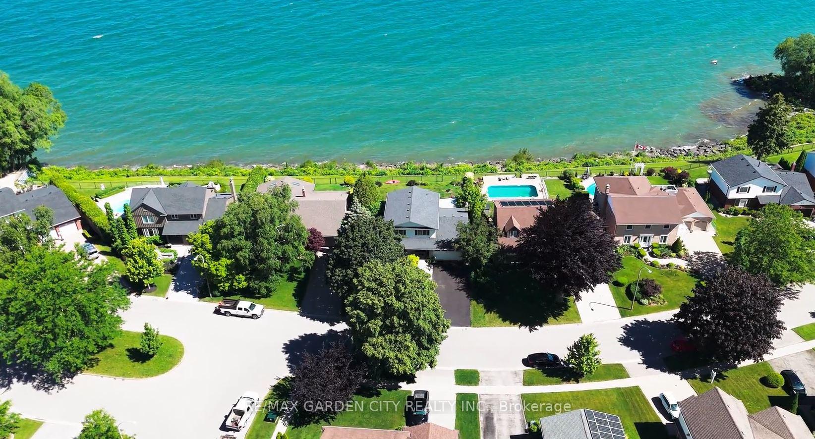 15 CHEVAL Drive, Grimsby, ON L3J 1A3