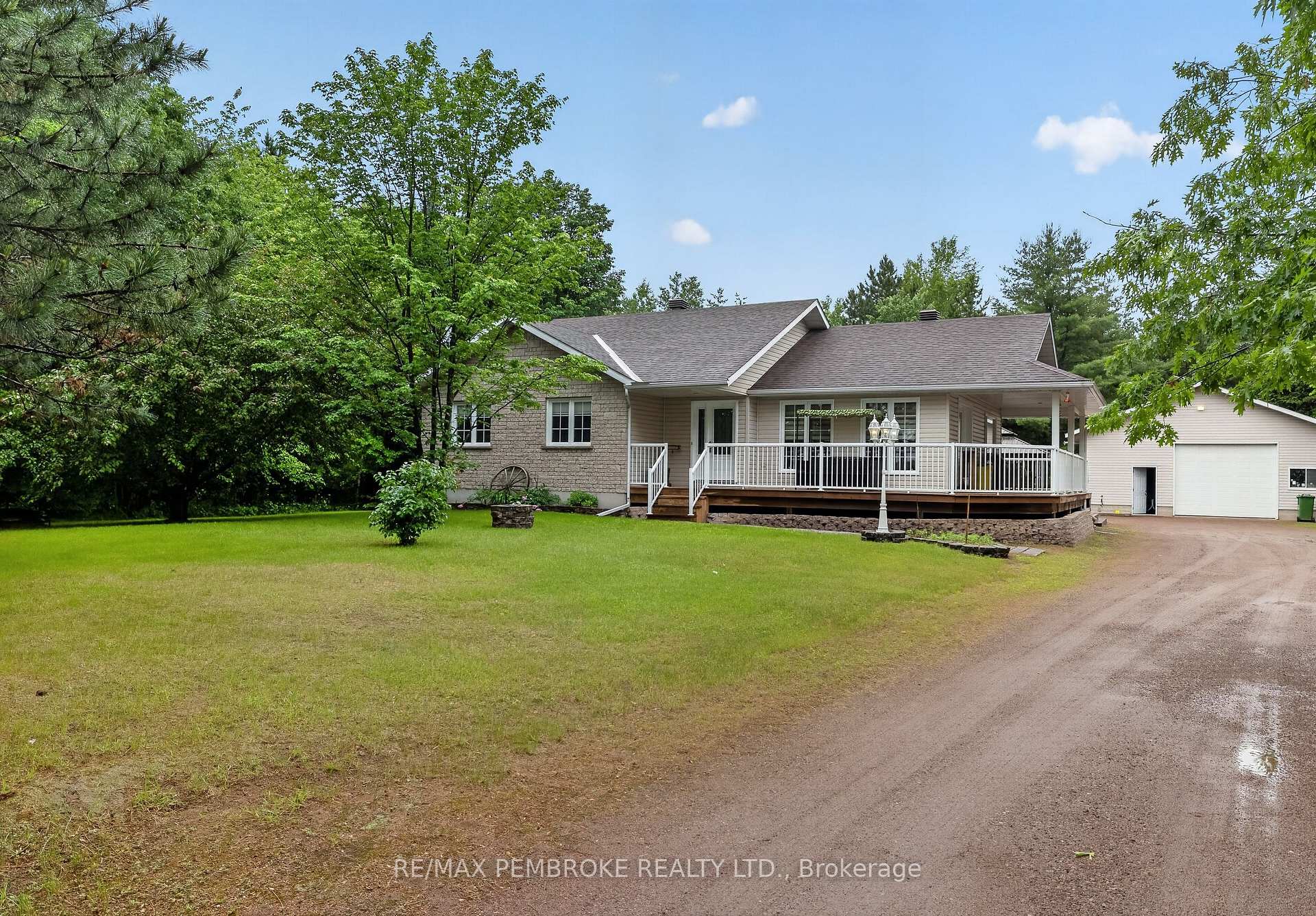 246 Blackbay Road, Petawawa, ON K8H 2W8