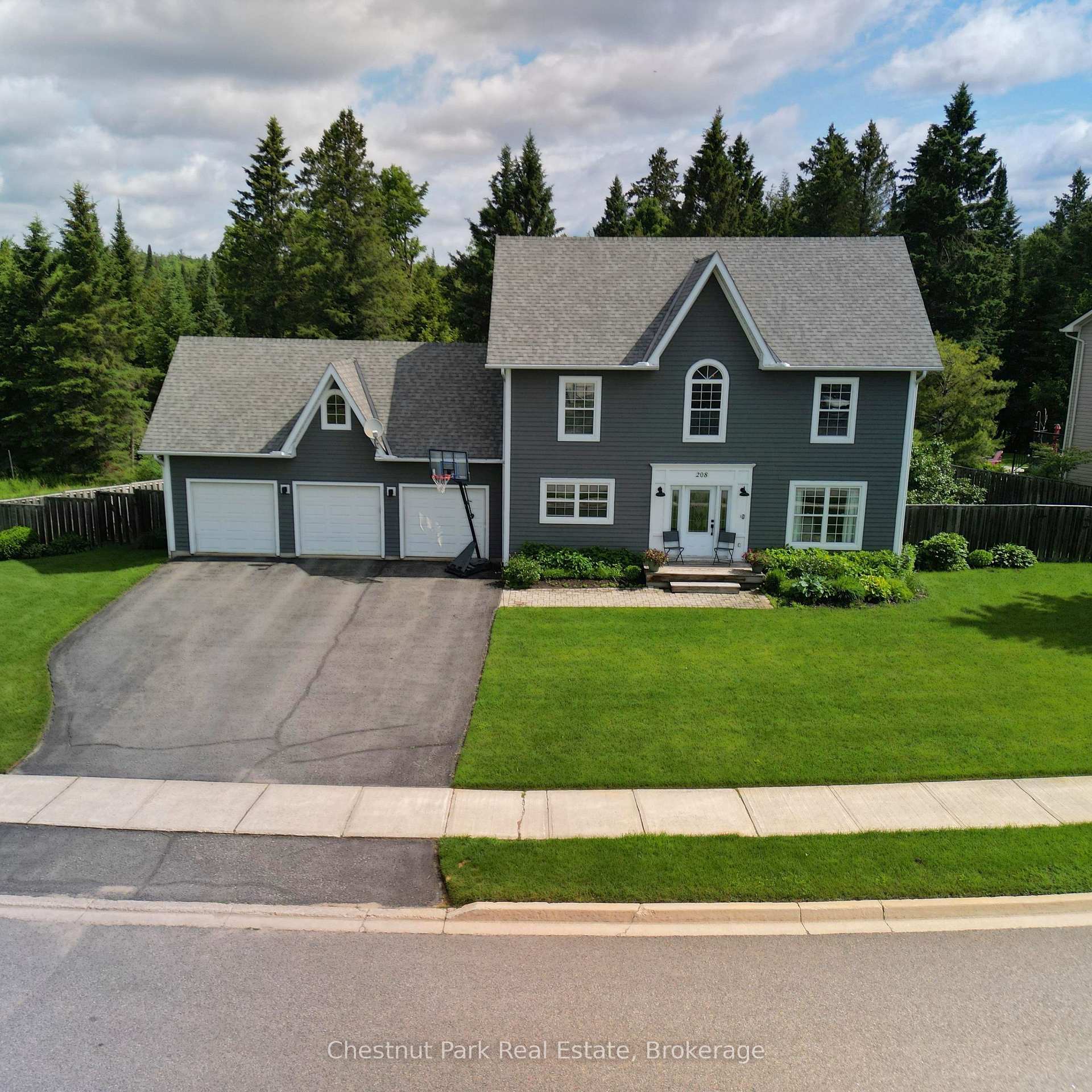 208 Covered Bridge Trail, Bracebridge, ON P1L 1Y3