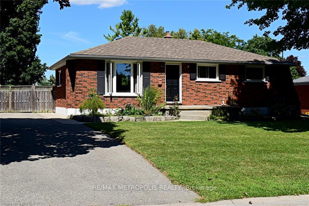 5 Mccammon Street UPPER, Brant, ON N3L 1V8